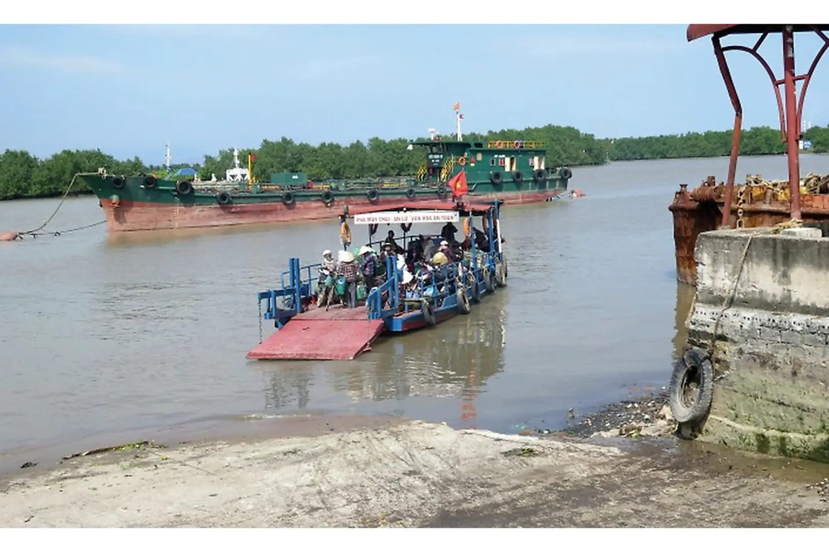 Tăng cường triển khai các biện pháp bảo đảm trật tự ATGT đường thủy nội địa