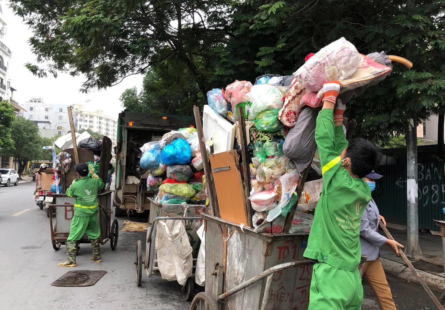 Rác thải của F0 điều trị tại nhà: Mối lo lây lan dịch bệnh