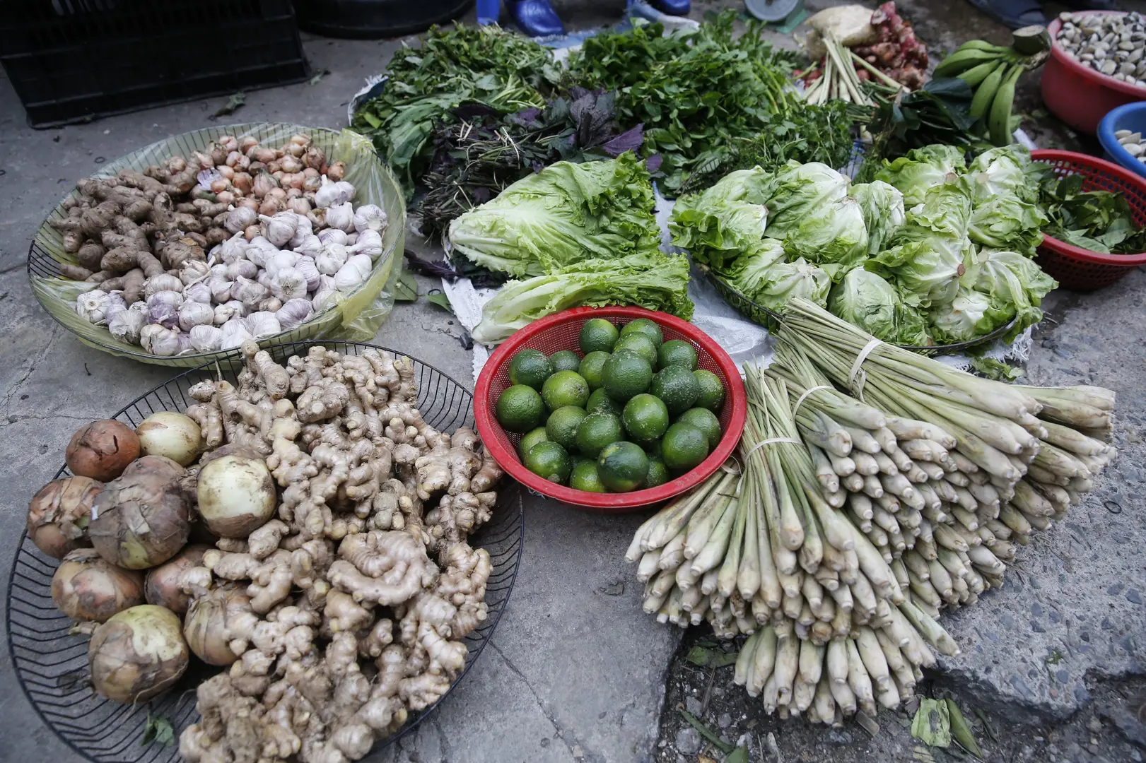 Sả, gừng, chanh "cháy hàng" tại các chợ dân sinh 