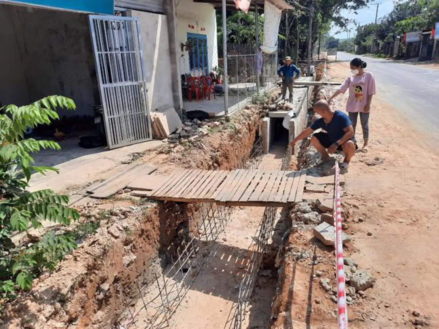 Đồng Nai: Công trình “gài bẫy chông” gây nguy hiểm cho người đi đường