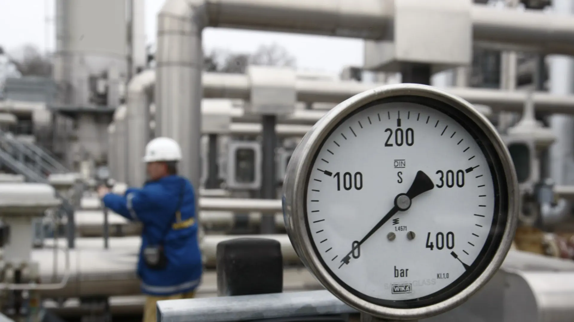 Gazprom duy trì vận chuyển khí đốt sang châu Âu, giá khí đốt giảm mạnh