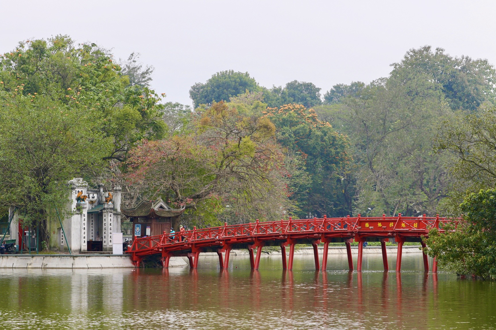 Romantic Hoan Kiem Lake in leaf-changing season