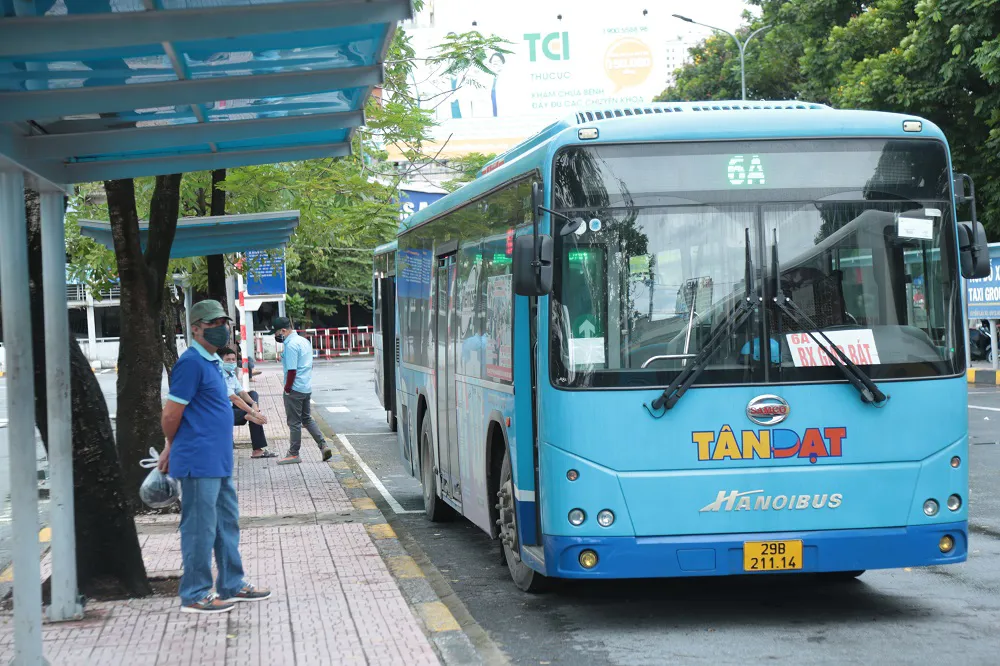 Hà Nội: Giảm 15% tần suất vận hành xe buýt
