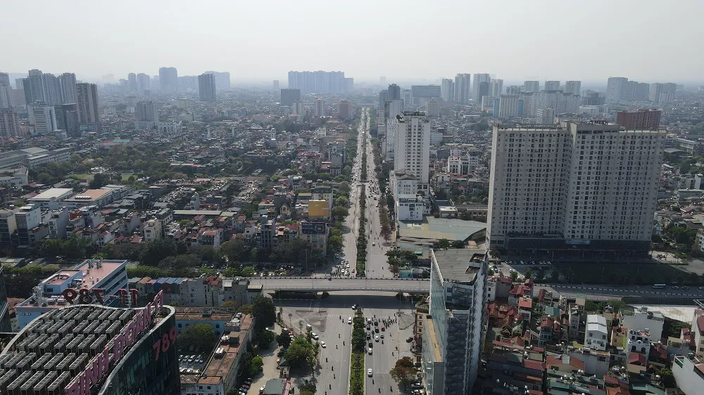 Đường Hoàng Quốc Việt được dỡ rào tôn sau 3 tháng thi công