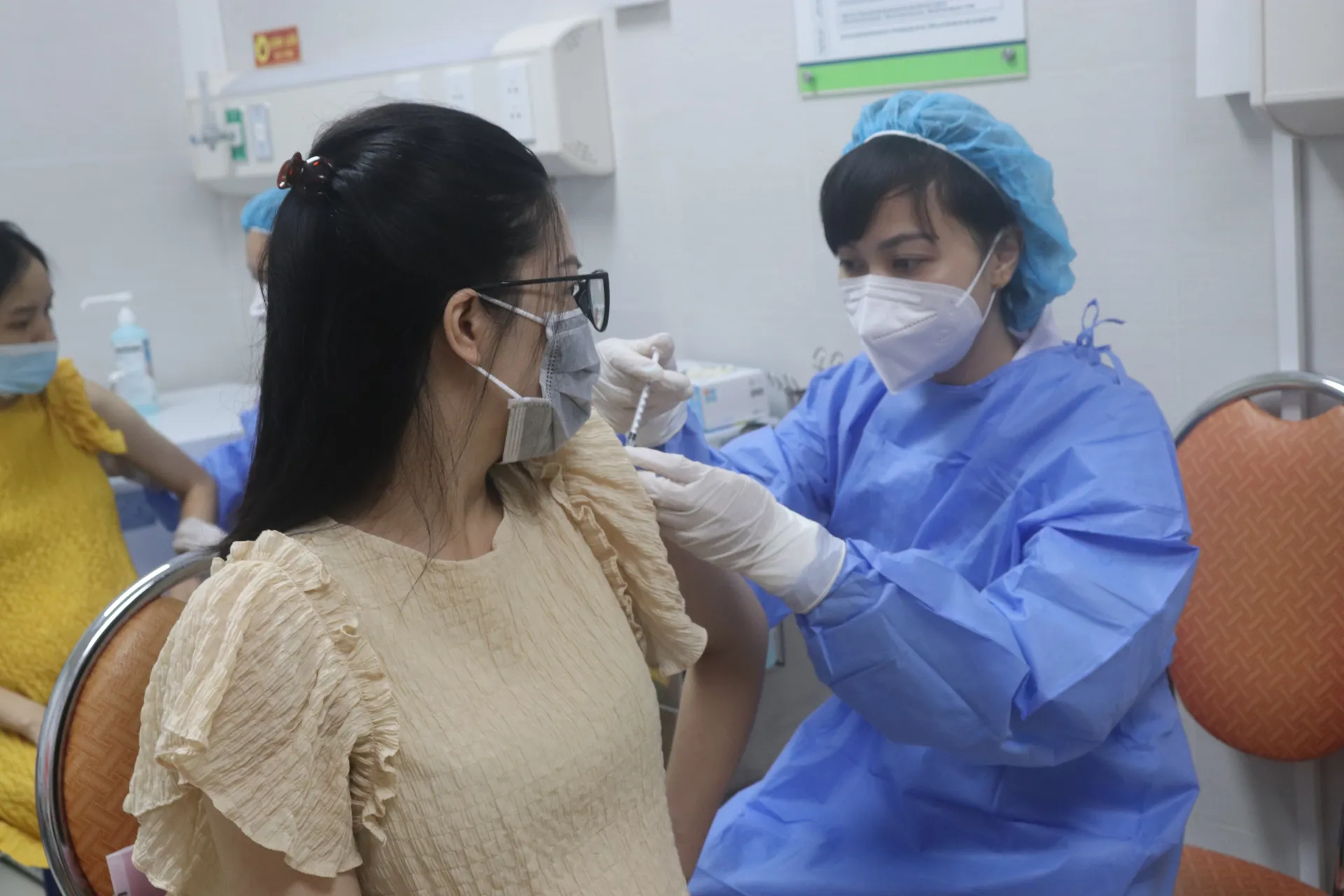 Cách chăm sóc phụ nữ có thai, trẻ sơ sinh F0 tại nhà