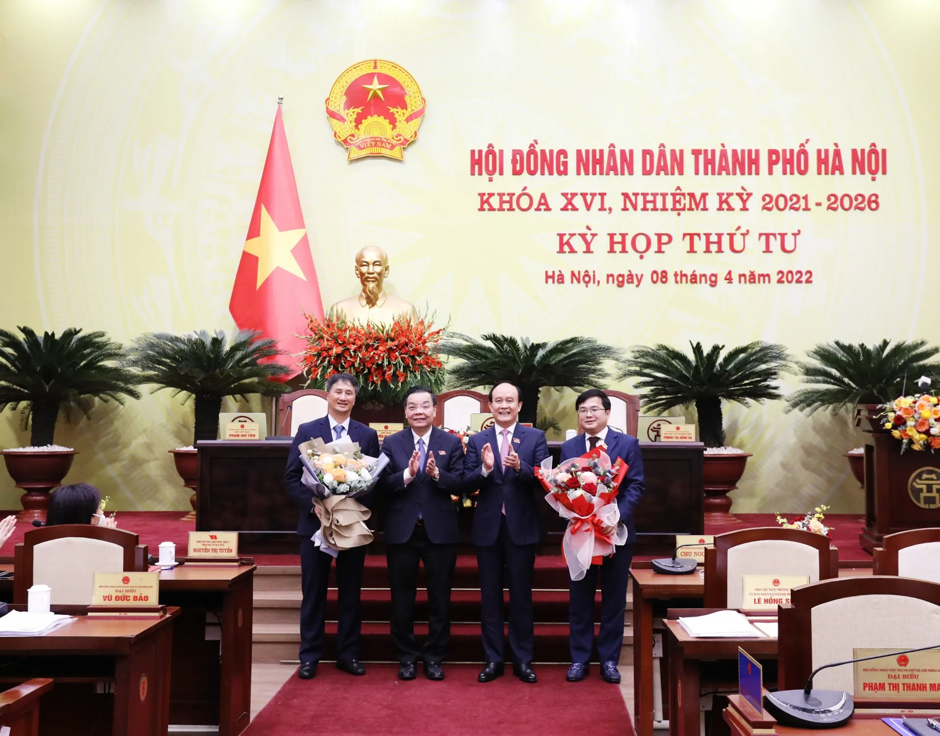 Miễn nhiệm và bầu bổ sung Ủy viên UBND TP Hà Nội nhiệm kỳ 2021-2026