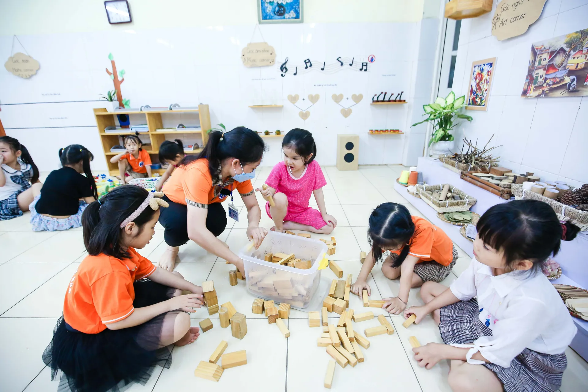 Huyện Đan Phượng: Cô trò xúc động ngày gặp lại