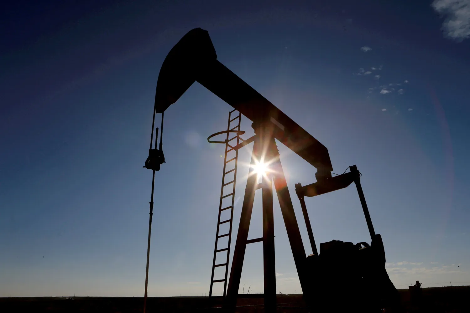 Dầu Brent trượt về mức 106,13 USD/thùng