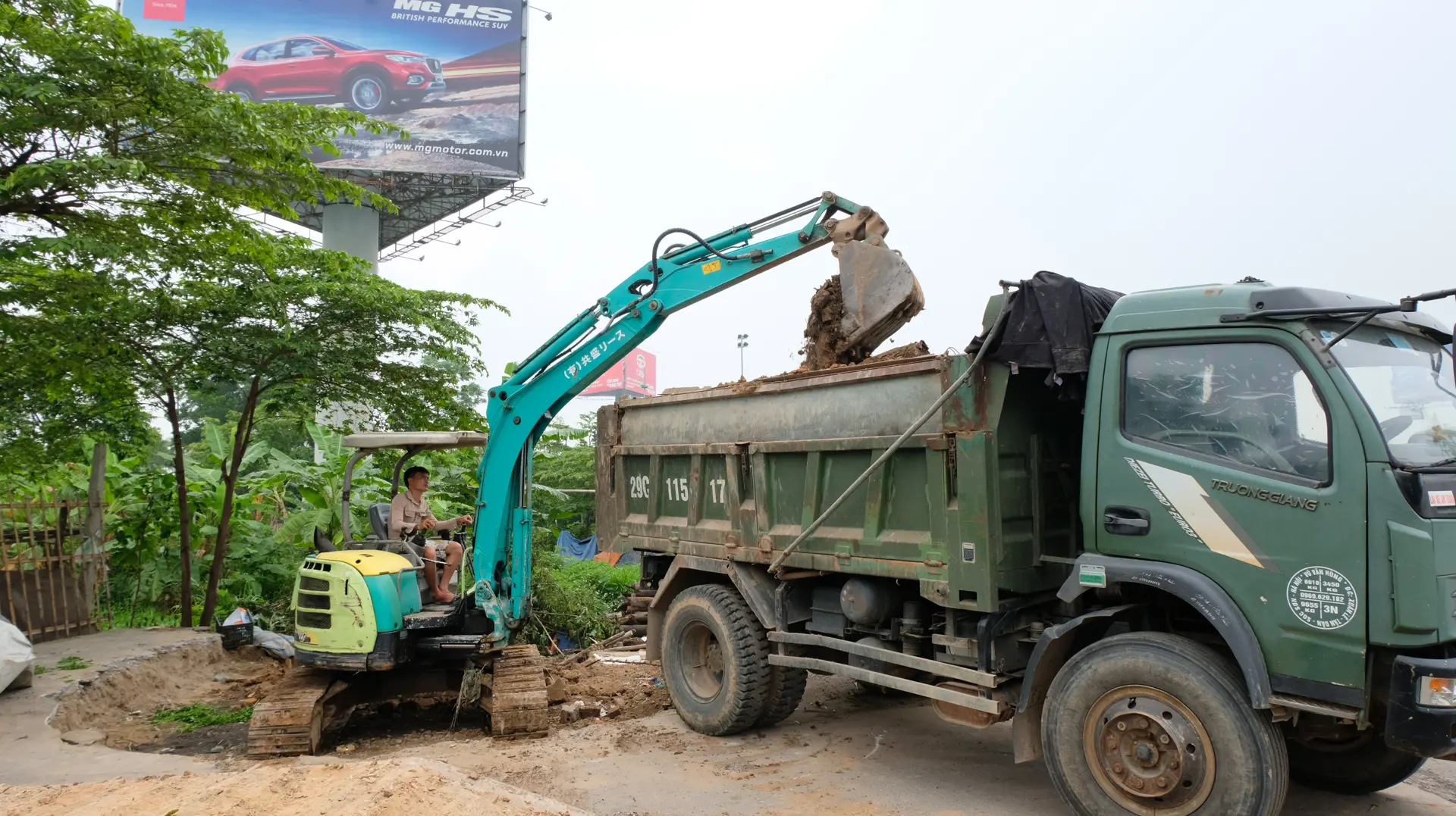 Huyện Sóc Sơn: Giải toả điểm bán nông sản xâm phạm hành lang Quốc lộ 2