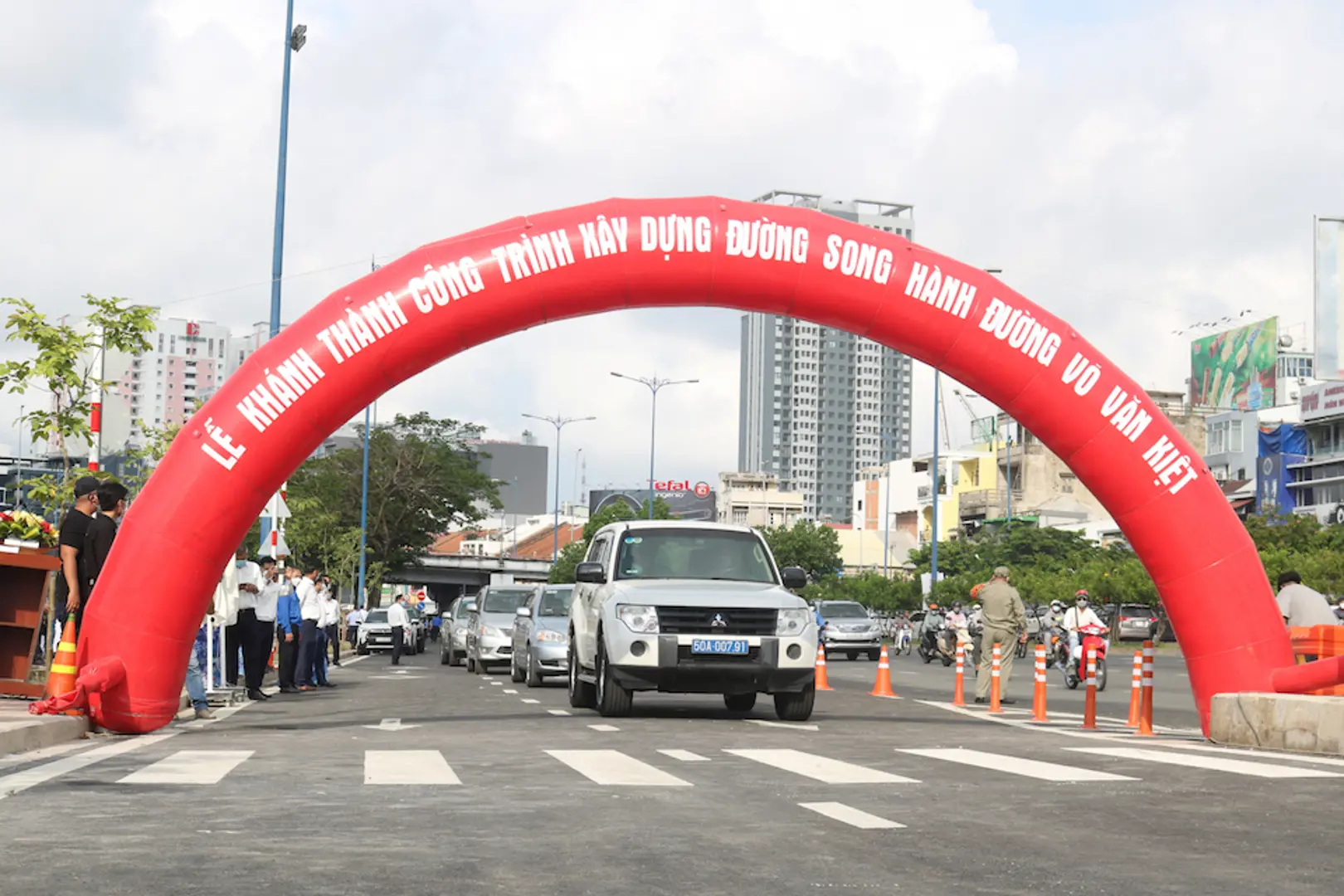 TP Hồ Chí Minh: Chính thức thông xe đường song hành đại lộ Võ Văn Kiệt