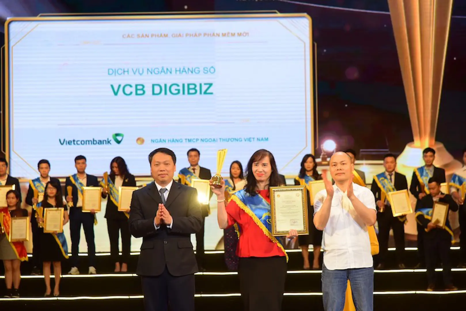 Dịch vụ ngân hàng số VCB DigiBiz của Vietcombank được trao giải Sao Khuê 2022