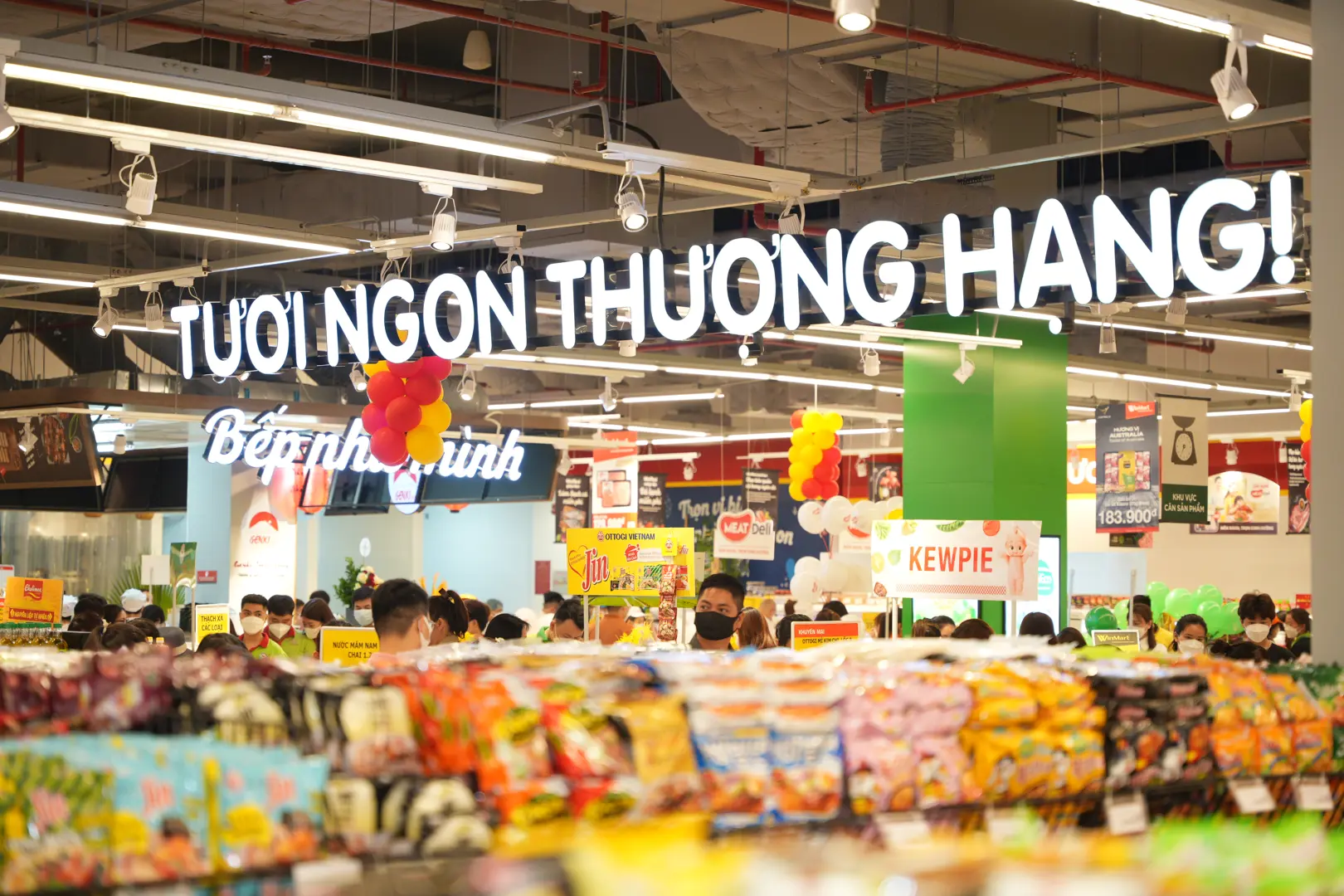 WinMart Smart City hút khách hàng trong ngày đầu khai trương