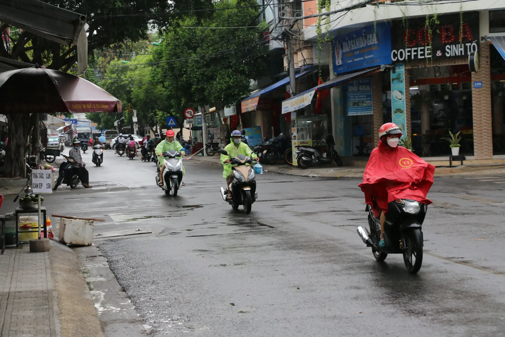 Áp thấp nhiệt đới gây mưa lớn, doanh nghiệp du lịch lo mất lễ 