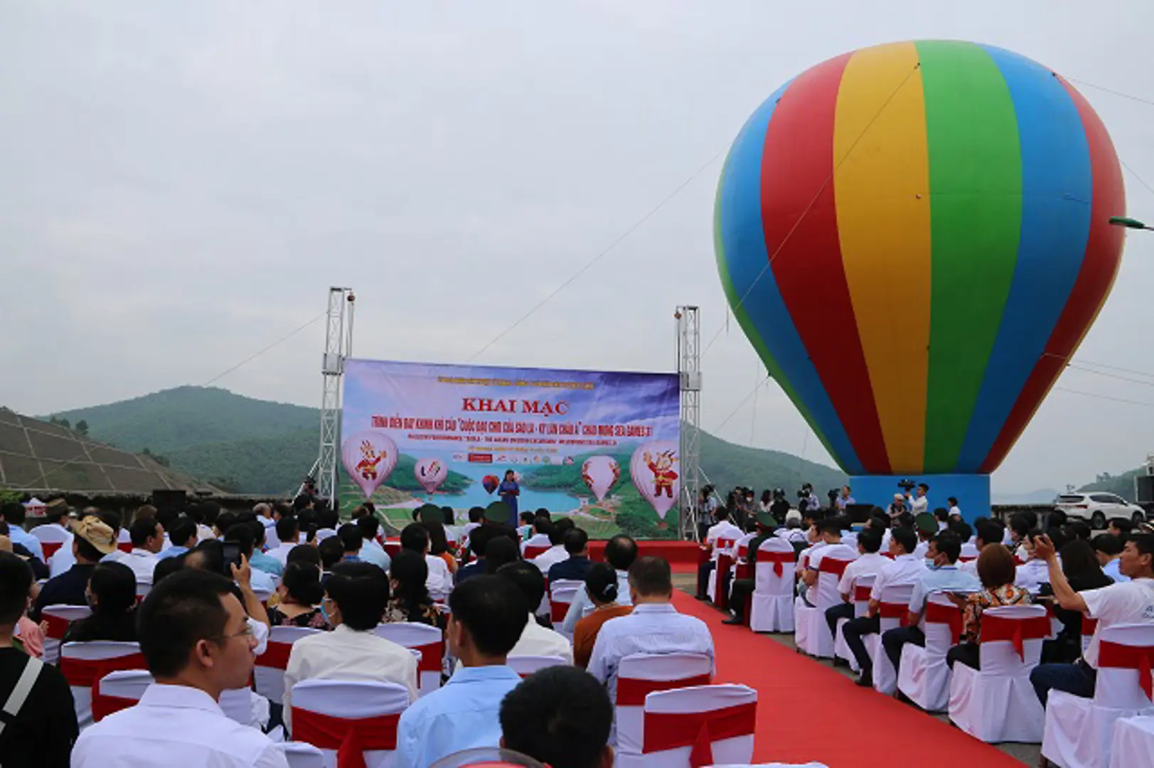 Hà Tĩnh: Trình diễn bay khinh khí cầu chào mừng SEA Games 31