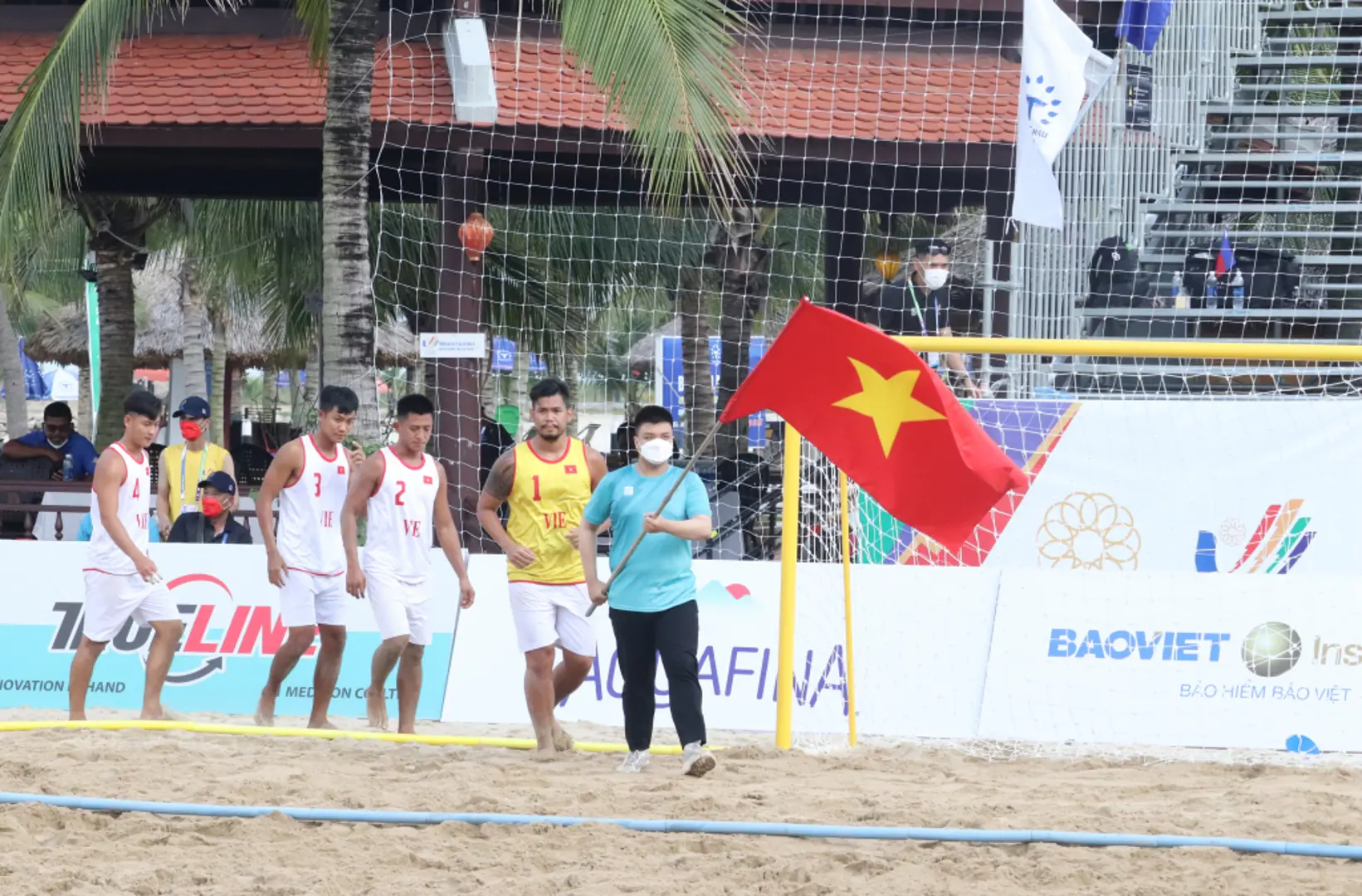 Đội tuyển bóng ném bãi biển nam Việt Nam tiến gần HCV SEA Games 31