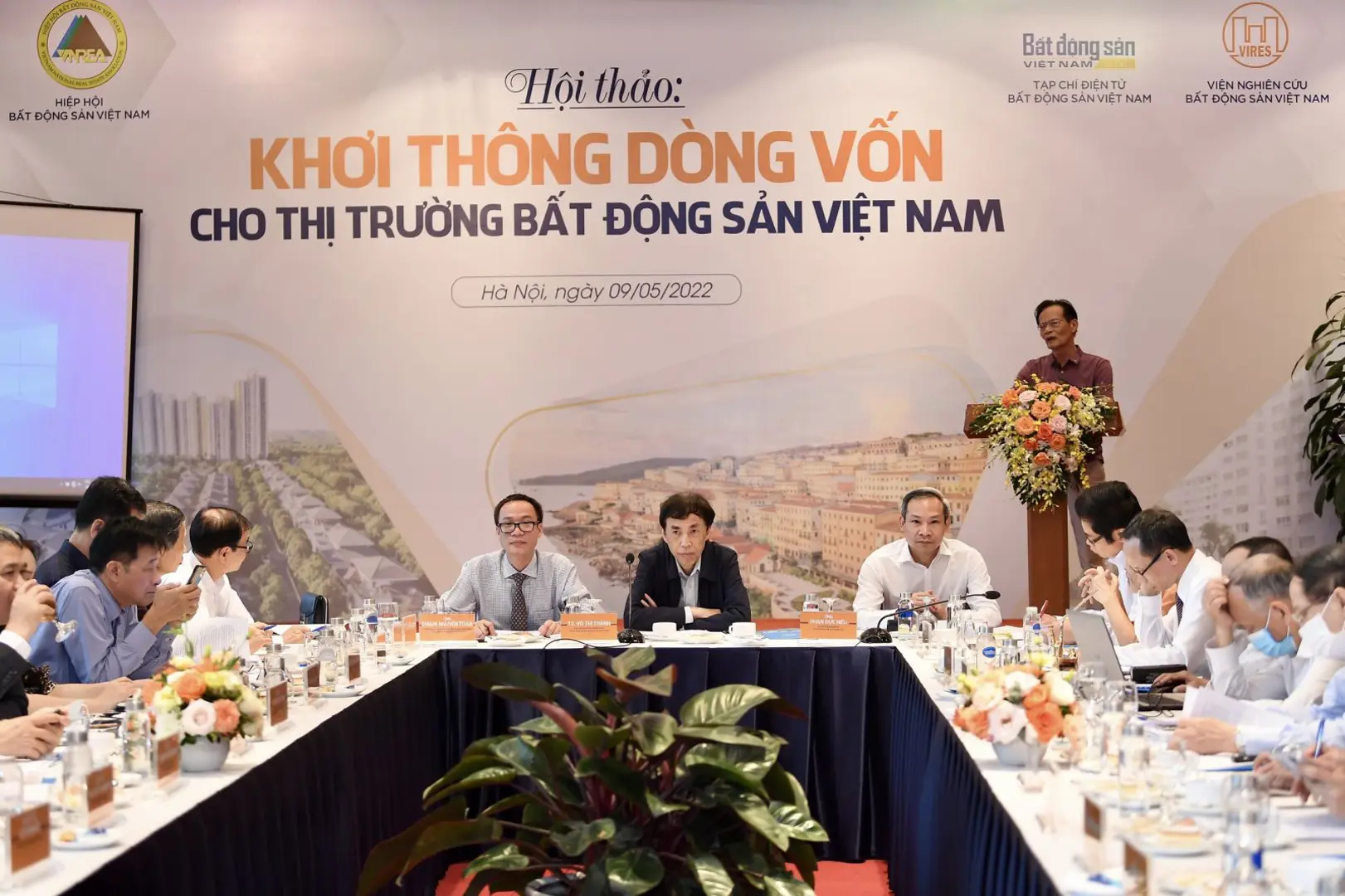 “Bắt sâu, nhổ cỏ” nhưng không chặn cửa huy động vốn bất động sản