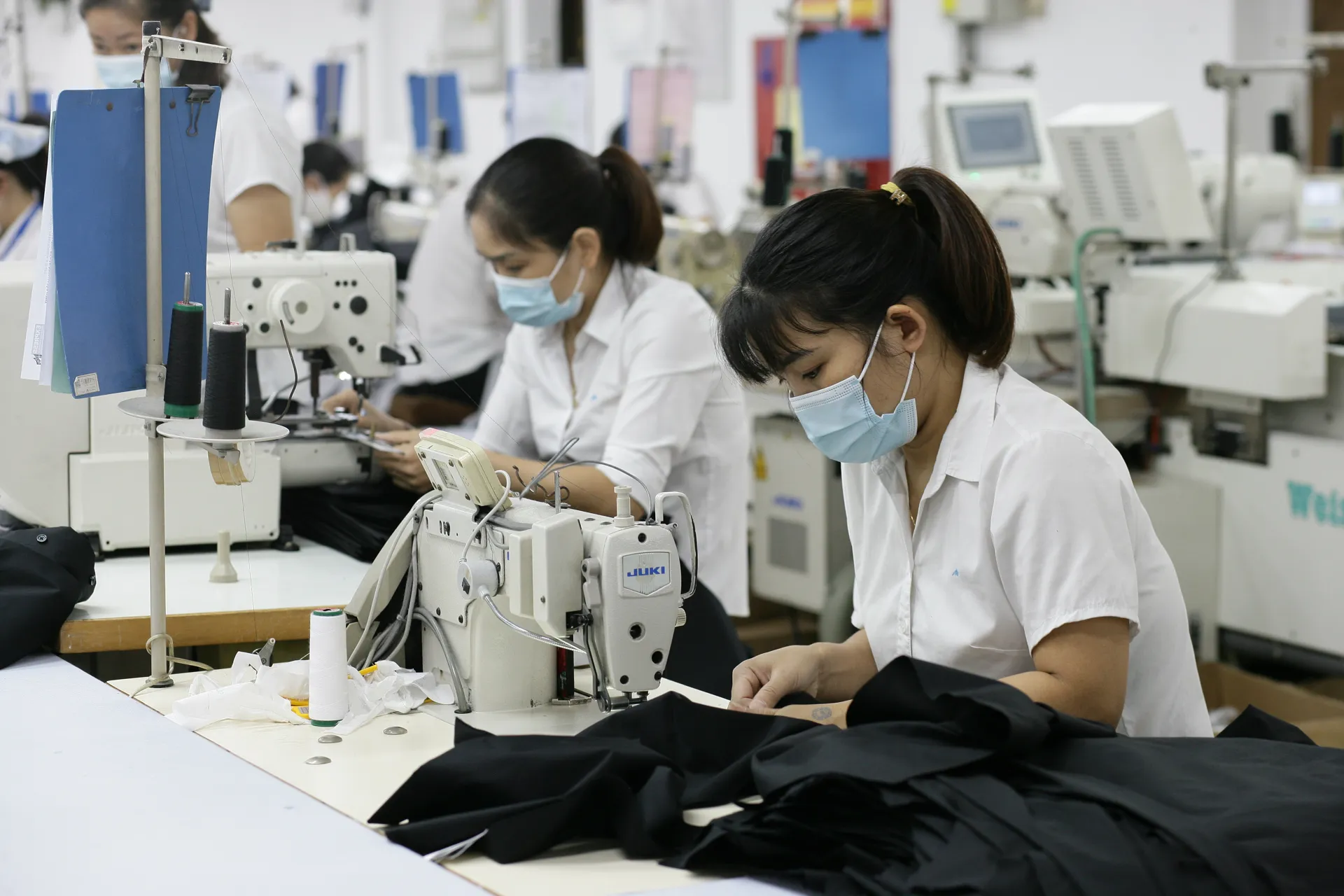 Khuyến khích chăm lo, tạo động lực cho lao động nữ
