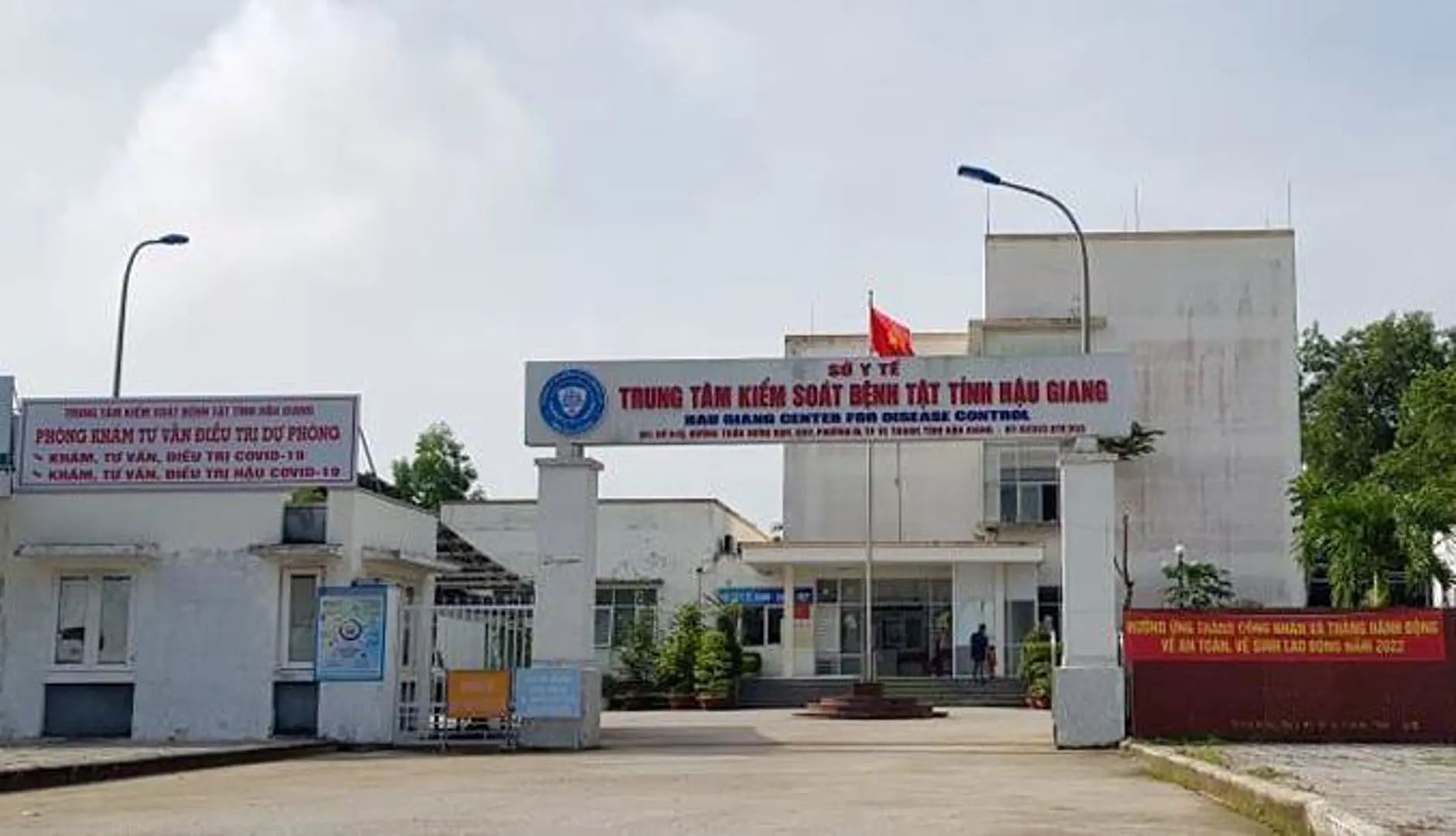 Hậu Giang kỷ luật nhiều cán bộ y tế