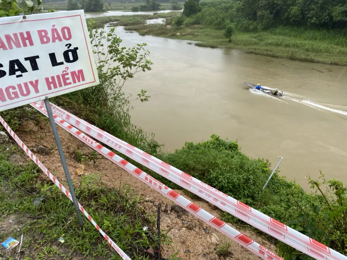 Hà Tĩnh: Nỗi lo sạt lở đất ven sông Ngàn Trươi