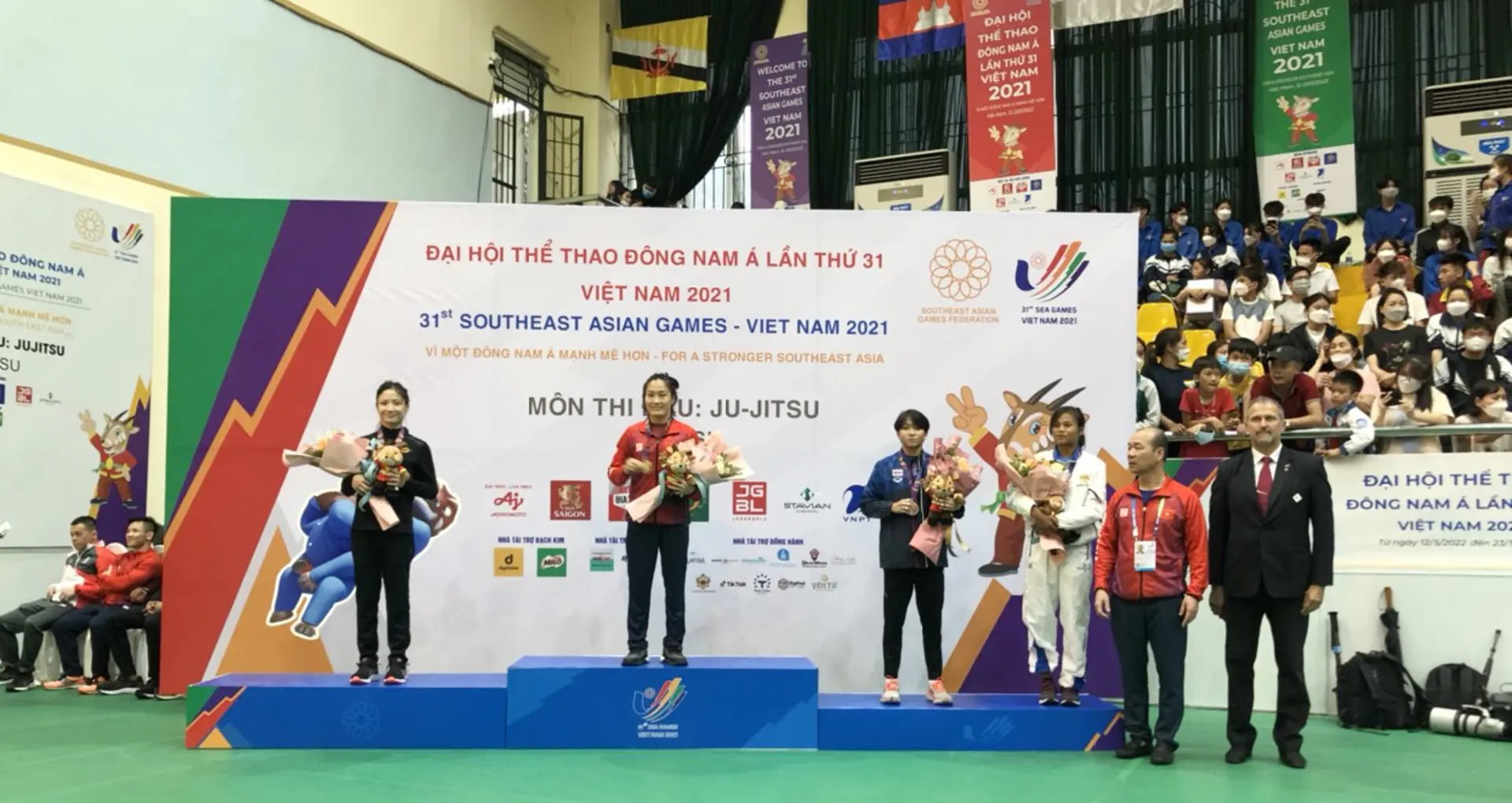 Đội tuyển Jujitsu vỡ òa cảm xúc với 2 HCV SEA Games đầu tiên