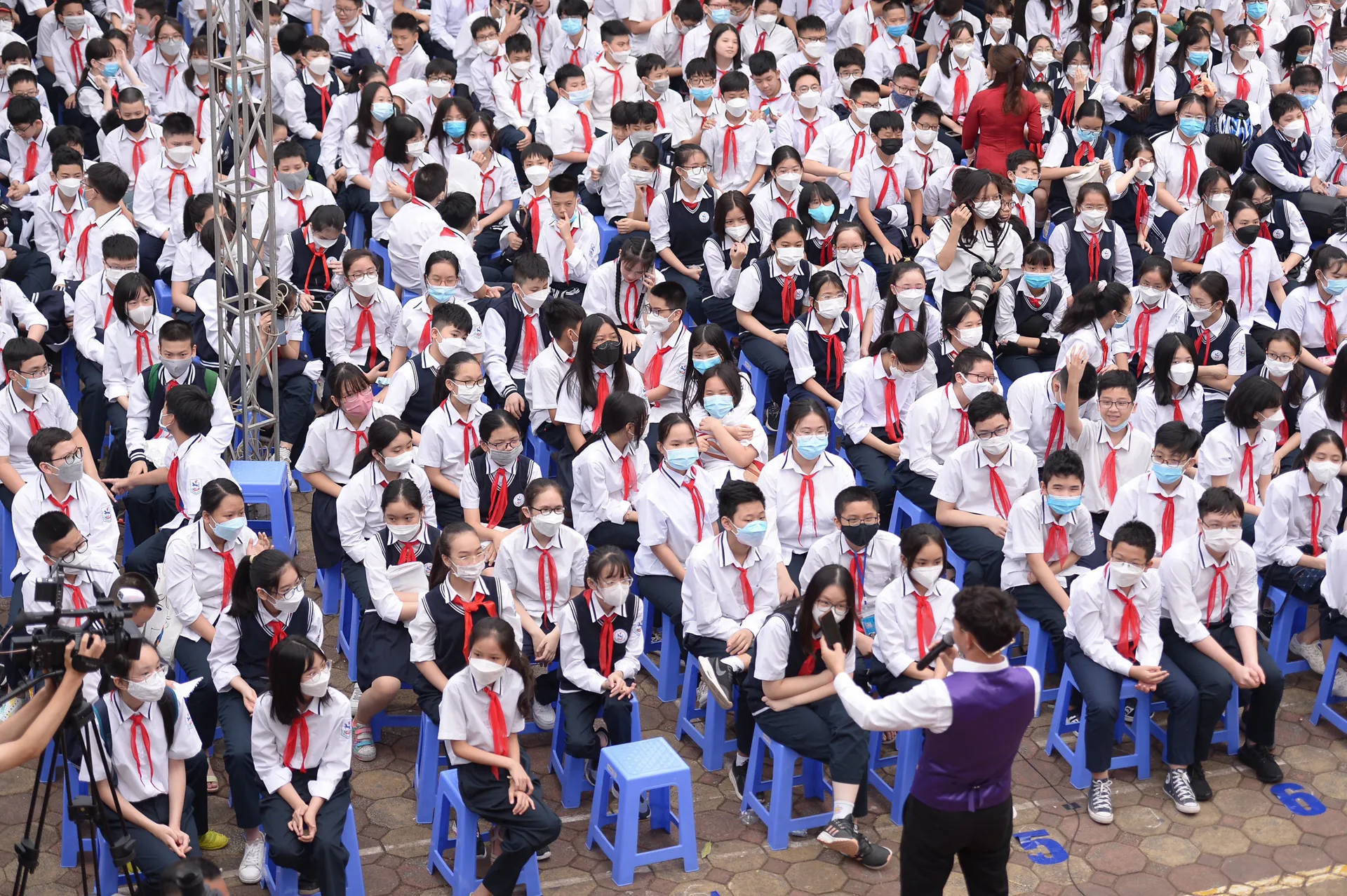 Hơn 1.000 học sinh trường THCS Giảng Võ tham dự Diễn đàn