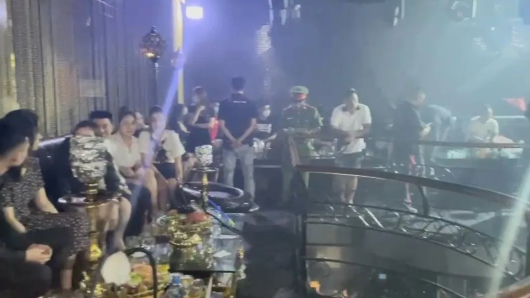 Hà Nội: Phát hiện hàng chục đối tượng "bay lắc" tại quán bar trong đêm
