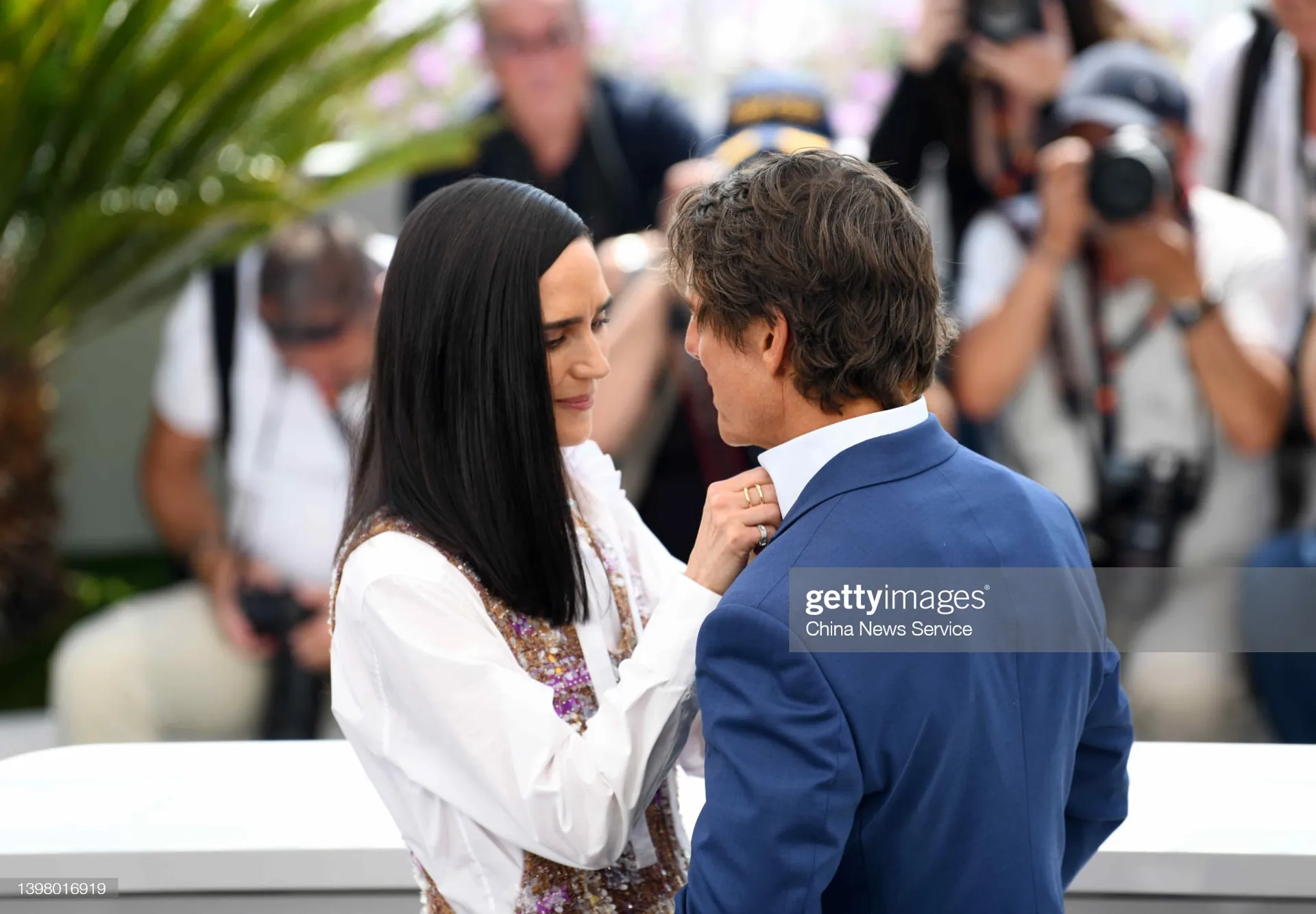 Tom Cruise thân mật bên bạn diễn, lấn át các ngôi sao hạng A