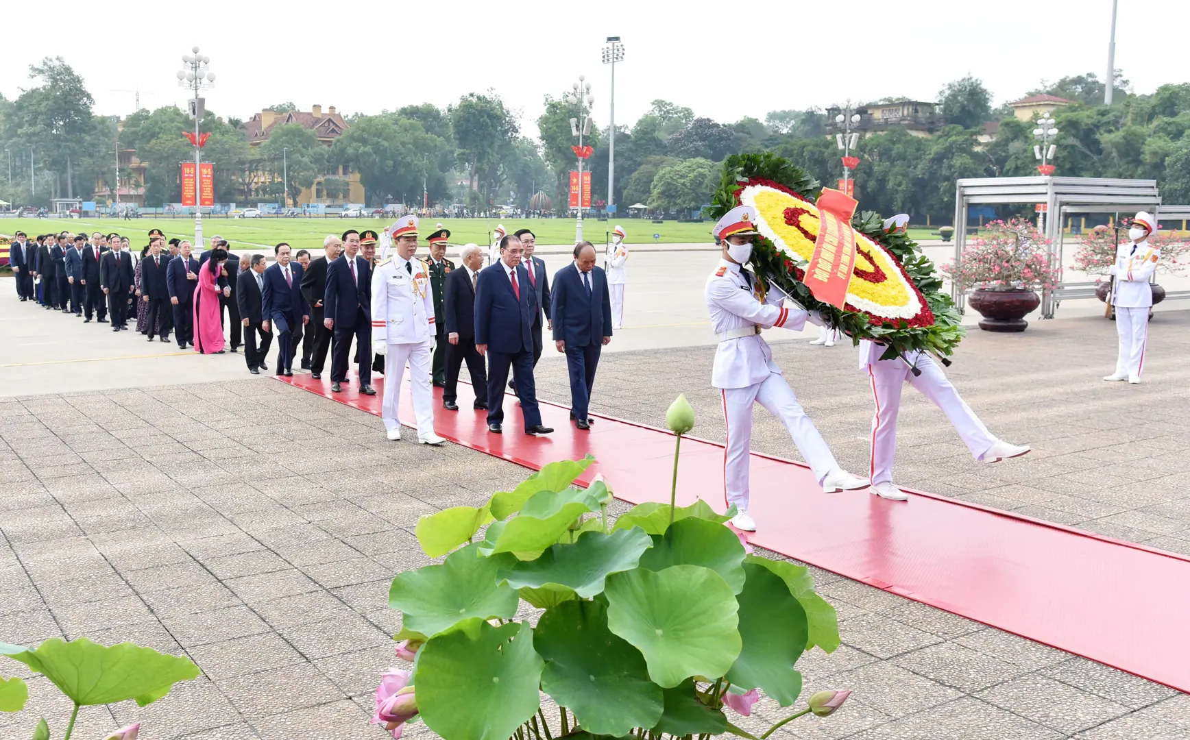 Lãnh đạo Đảng, Nhà nước, TP Hà Nội vào Lăng viếng Chủ tịch Hồ Chí Minh