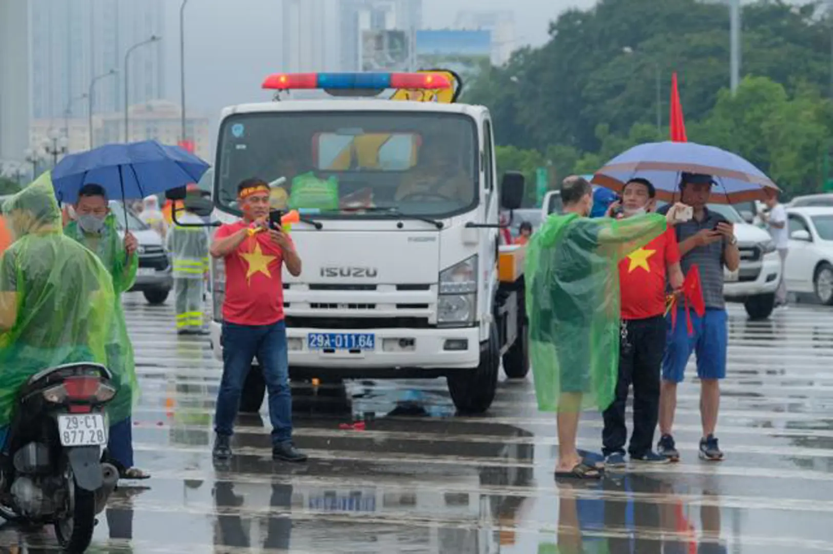 Túc trực, phòng chống đua xe sau trận chung kết bóng đá nam SEA Games 31