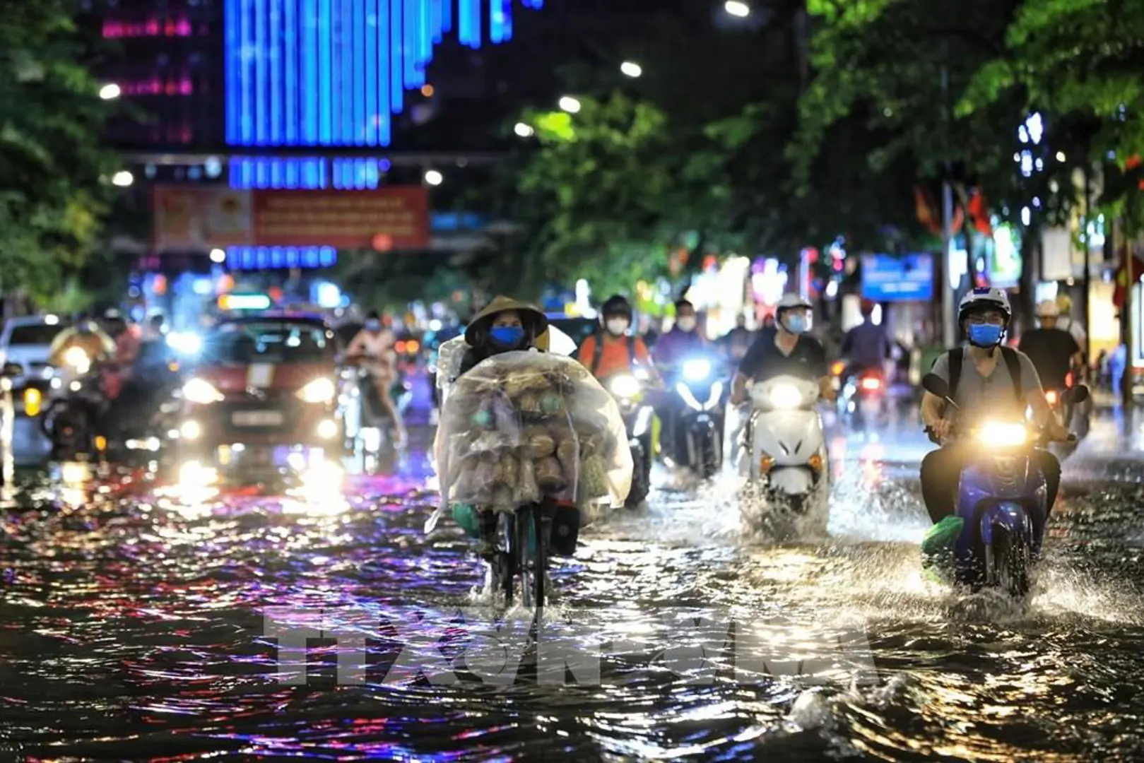 Dự báo thời tiết ngày 26/5: Hà Nội ngày hửng nắng, chiều tối mưa rào