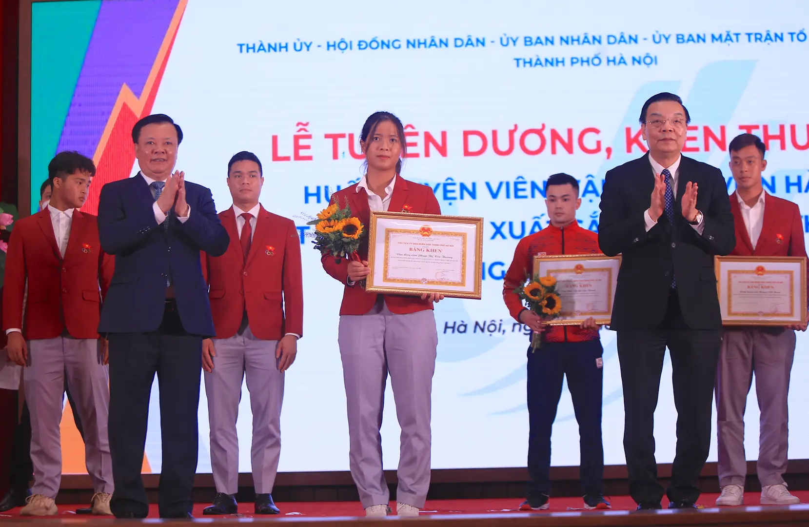 Tuyên dương, khen thưởng các HLV, VĐV TP Hà Nội có thành tích xuất sắc 