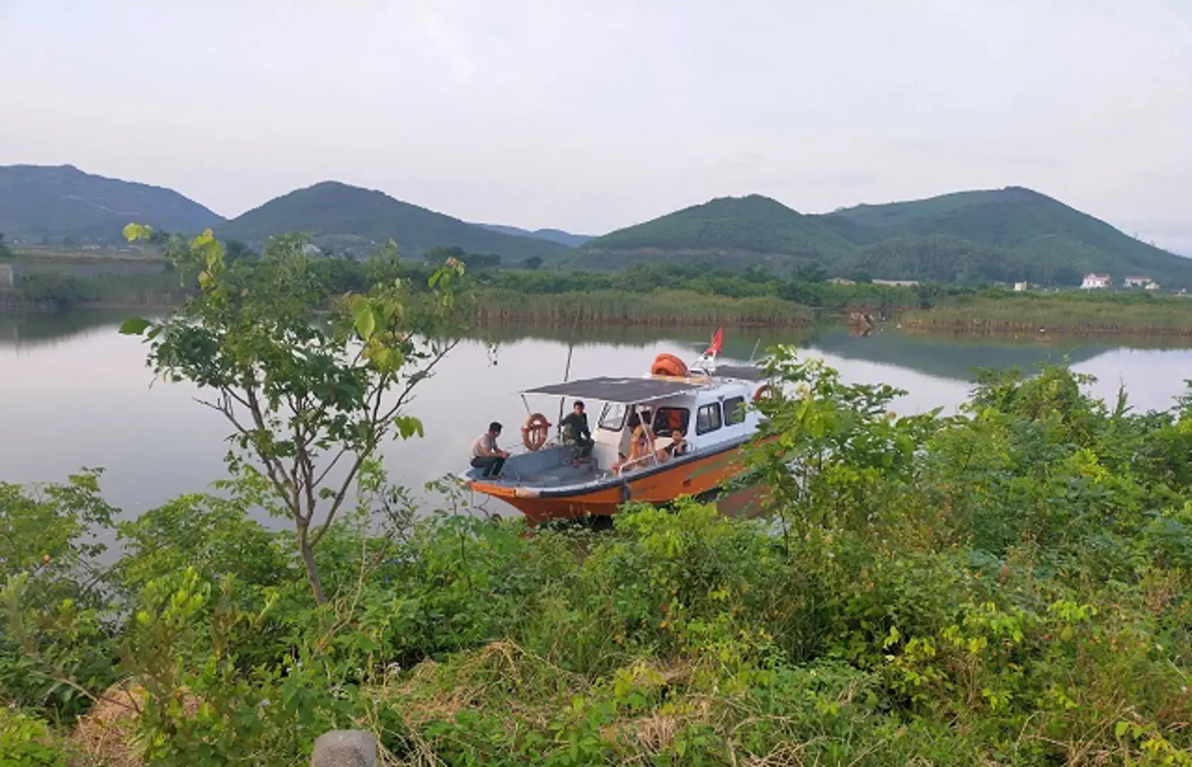 Quảng Bình: Chìm thuyền đánh cá, hai vợ chồng đuối nước thương tâm 