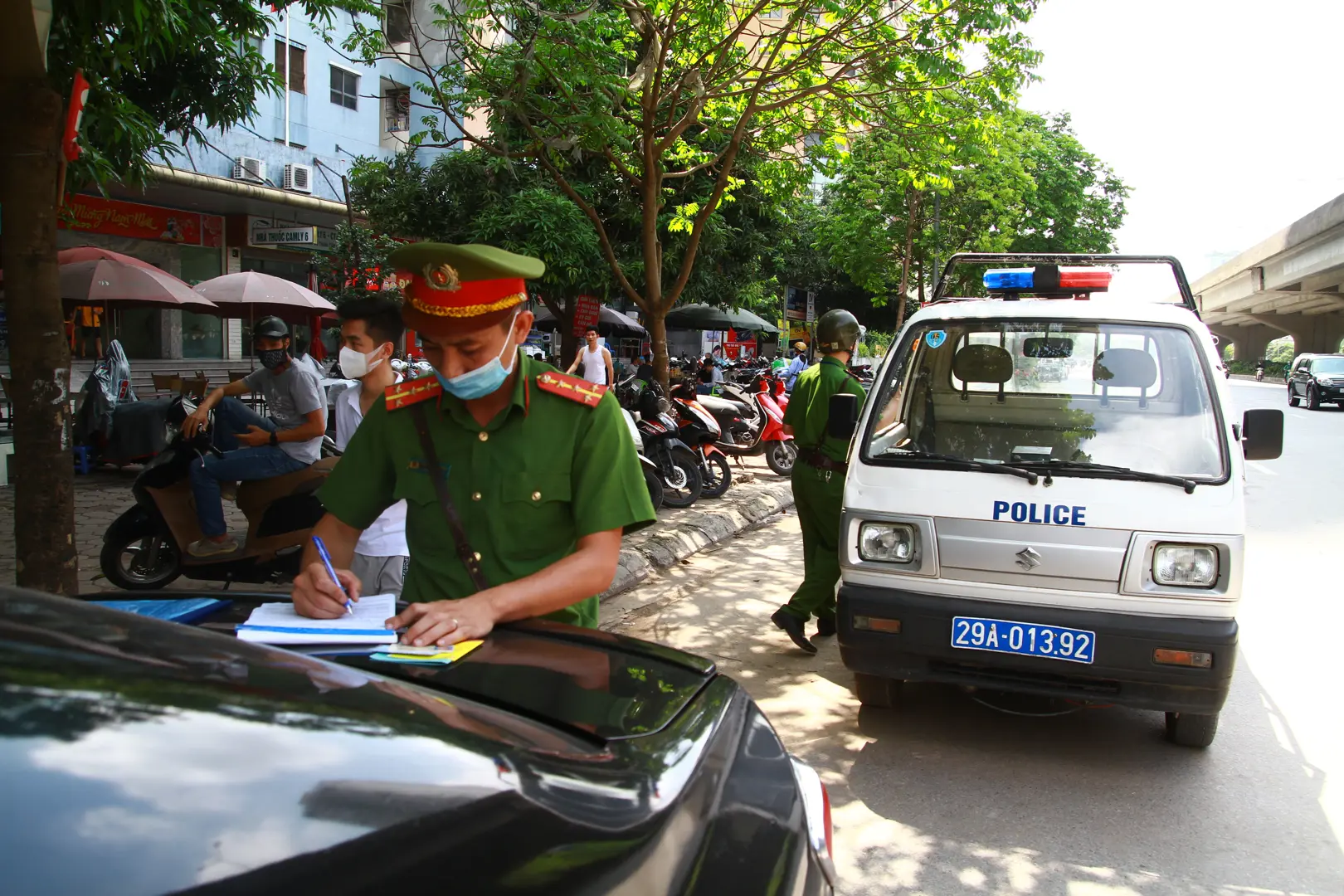 Xử lý “điểm nóng” về vi phạm an toàn giao thông trên đường Nguyễn Xiển