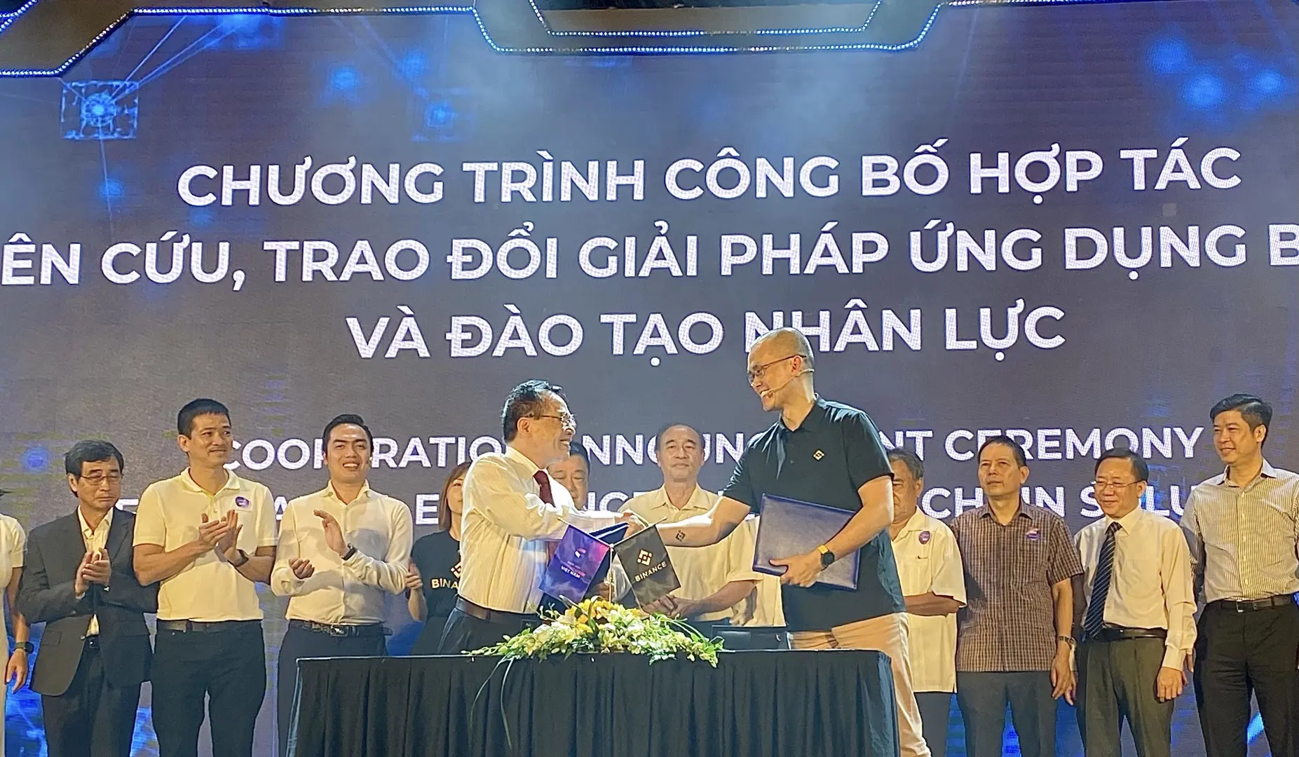 Vietnam NFT Summit 2022: Blockchain không chỉ là tiền số