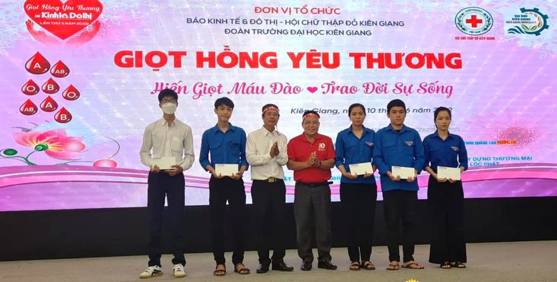 Sôi nổi ngày hội “Giọt hồng yêu thương” tại Đại học Kiên Giang