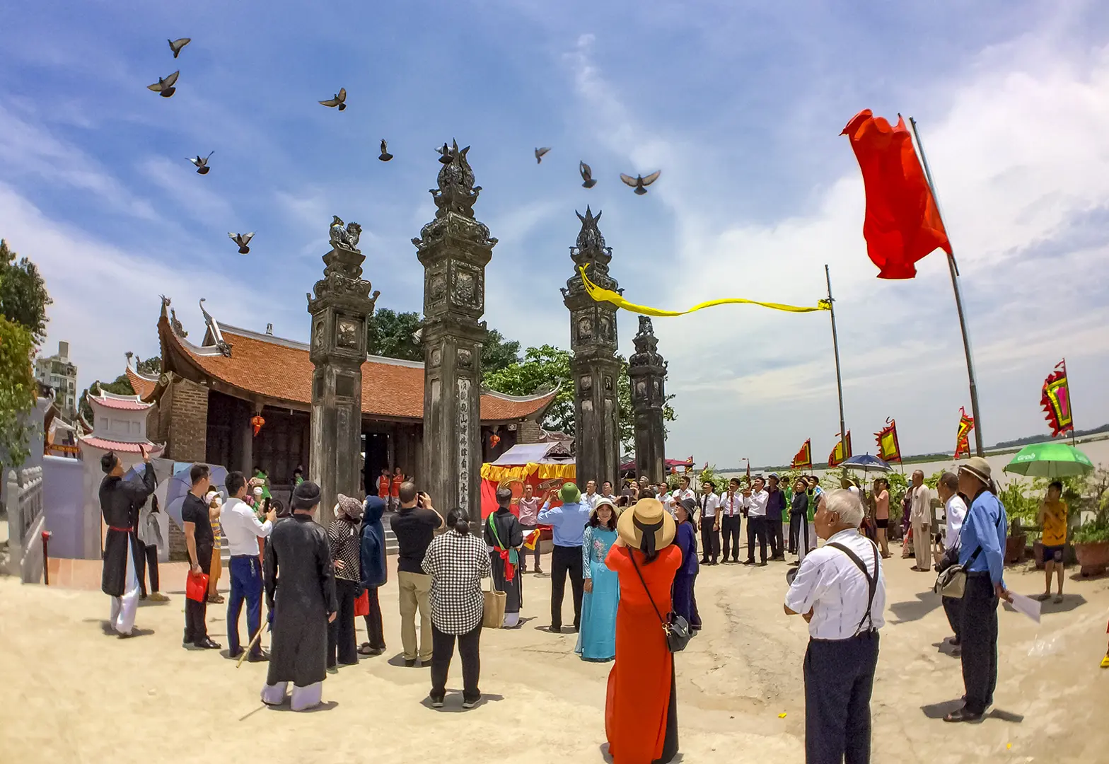 Về Thụy Phương dự hội làng Chèm