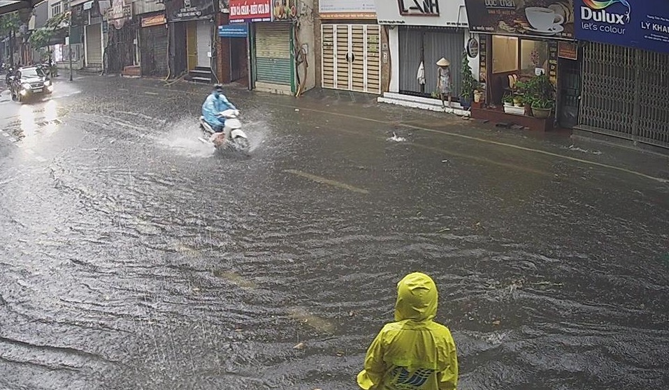 Dự báo thời tiết ngày 15/6: Hà Nội có lúc có mưa rào và dông