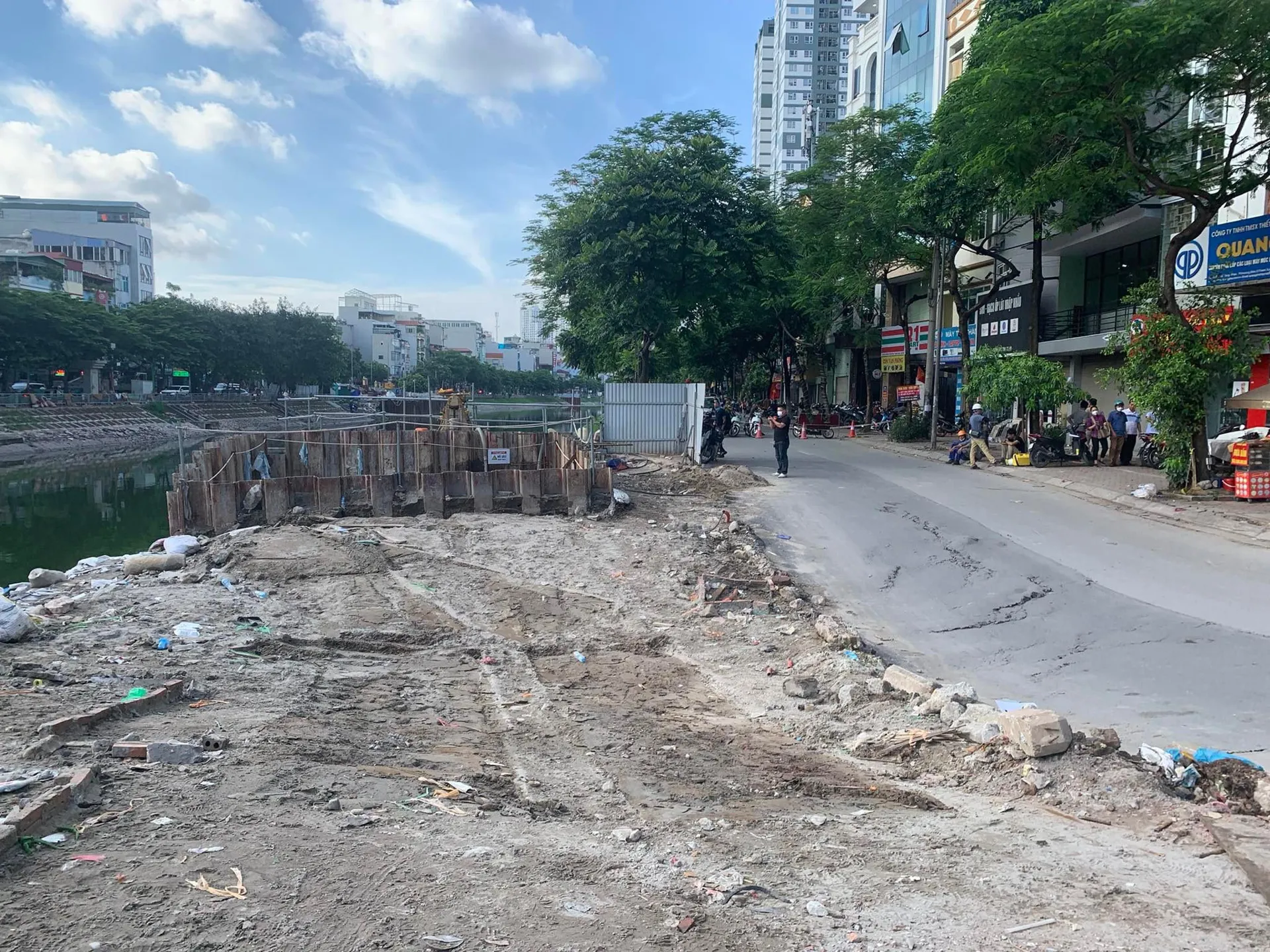 Hà Nội: Yêu cầu khẩn trương làm rõ nguyên nhân sụt lún đường Vũ Tông Phan
