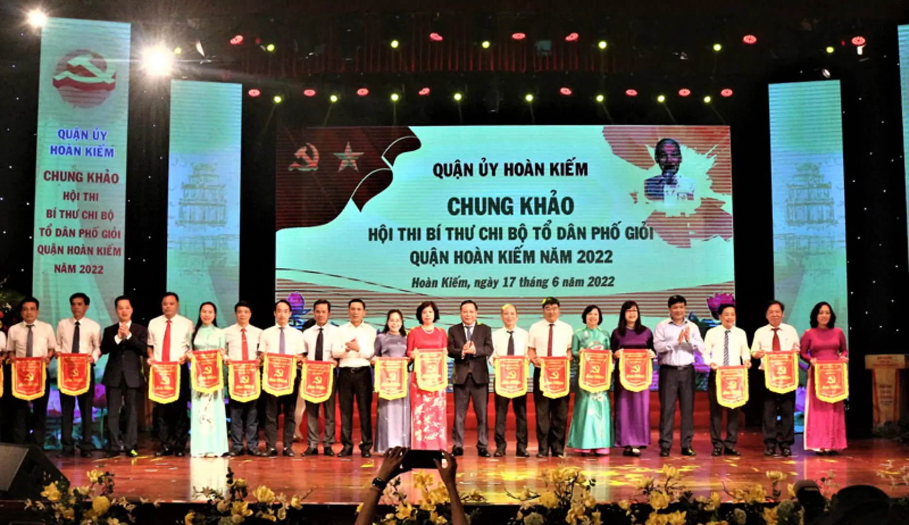 Chung khảo Hội thi Bí thư chi bộ tổ dân phố giỏi quận Hoàn Kiếm 2022