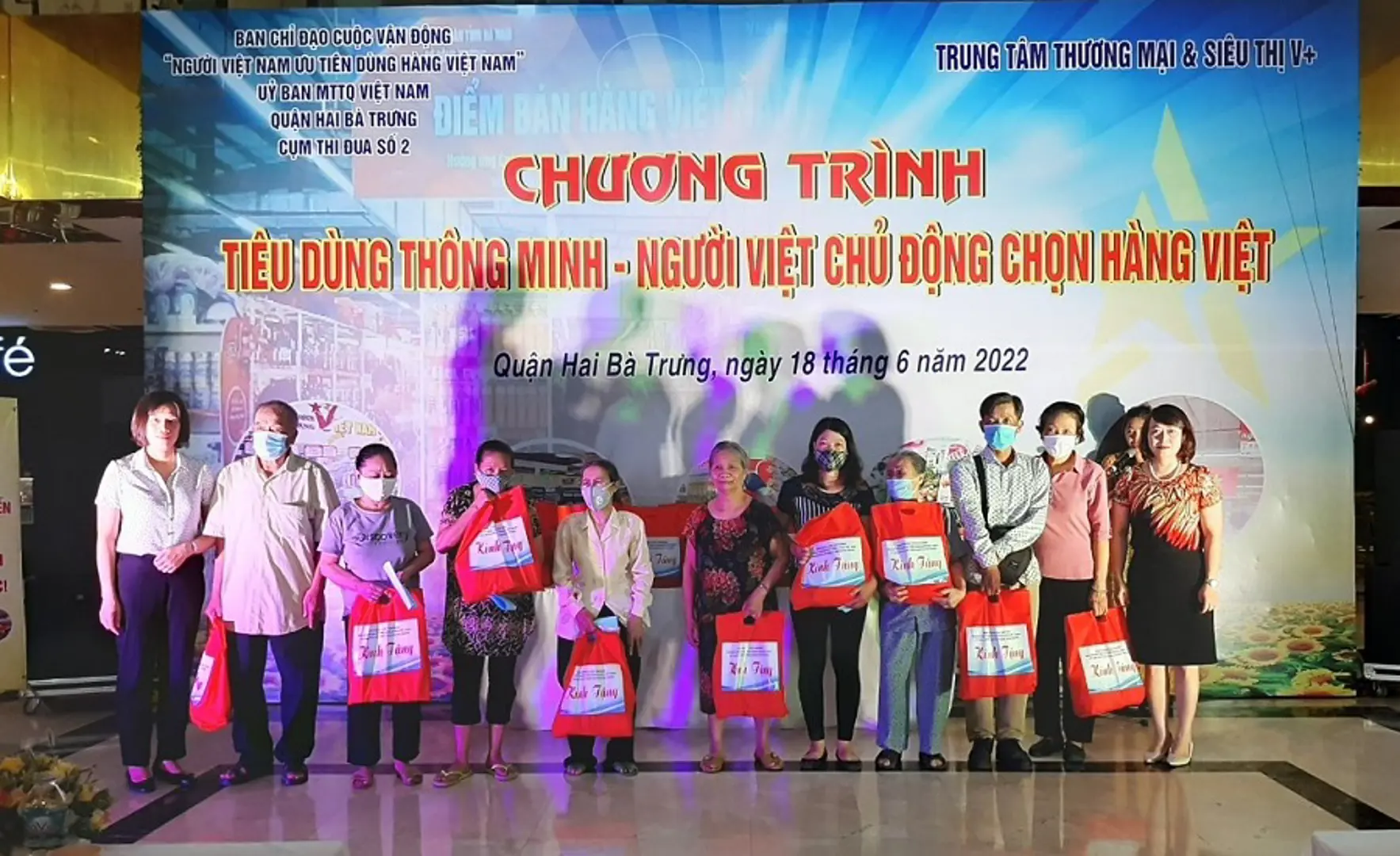 Quận Hai Bà Trưng: Nhiều hình thức vận động “người Việt chủ động chọn hàng Việt”.