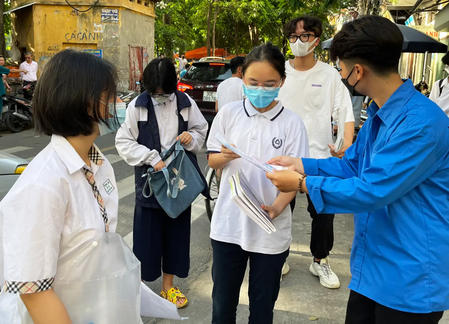 Hà Đông: Các thí sinh thi vào lớp 10 làm bài tốt môn Ngữ Văn