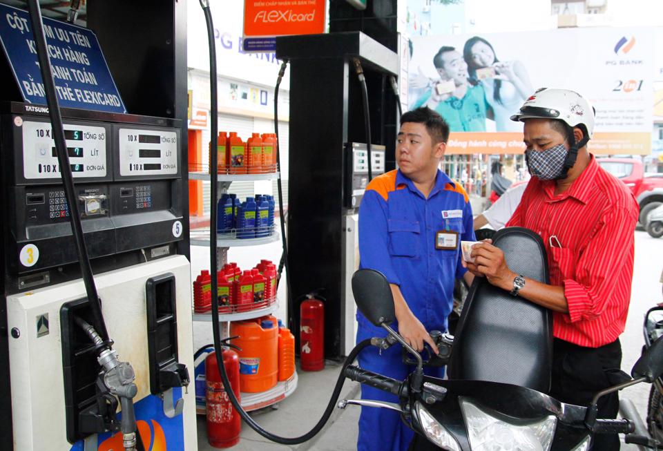 Vietnam petrol prices set new record at US$1.42 per liter