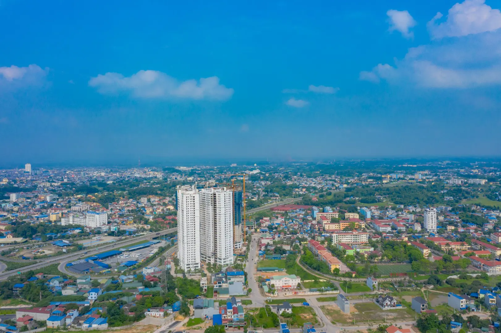 Giữ vững phong độ thi công, Tecco Elite City quyết tâm “về đích” đúng cam kết