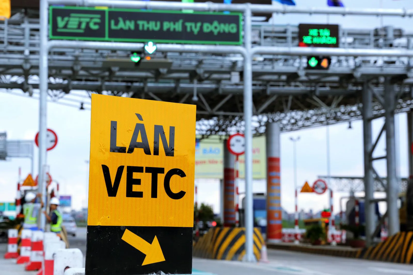 Phải hoàn thành lắp đặt thu phí điện tử không dừng trên toàn quốc trước 31/7