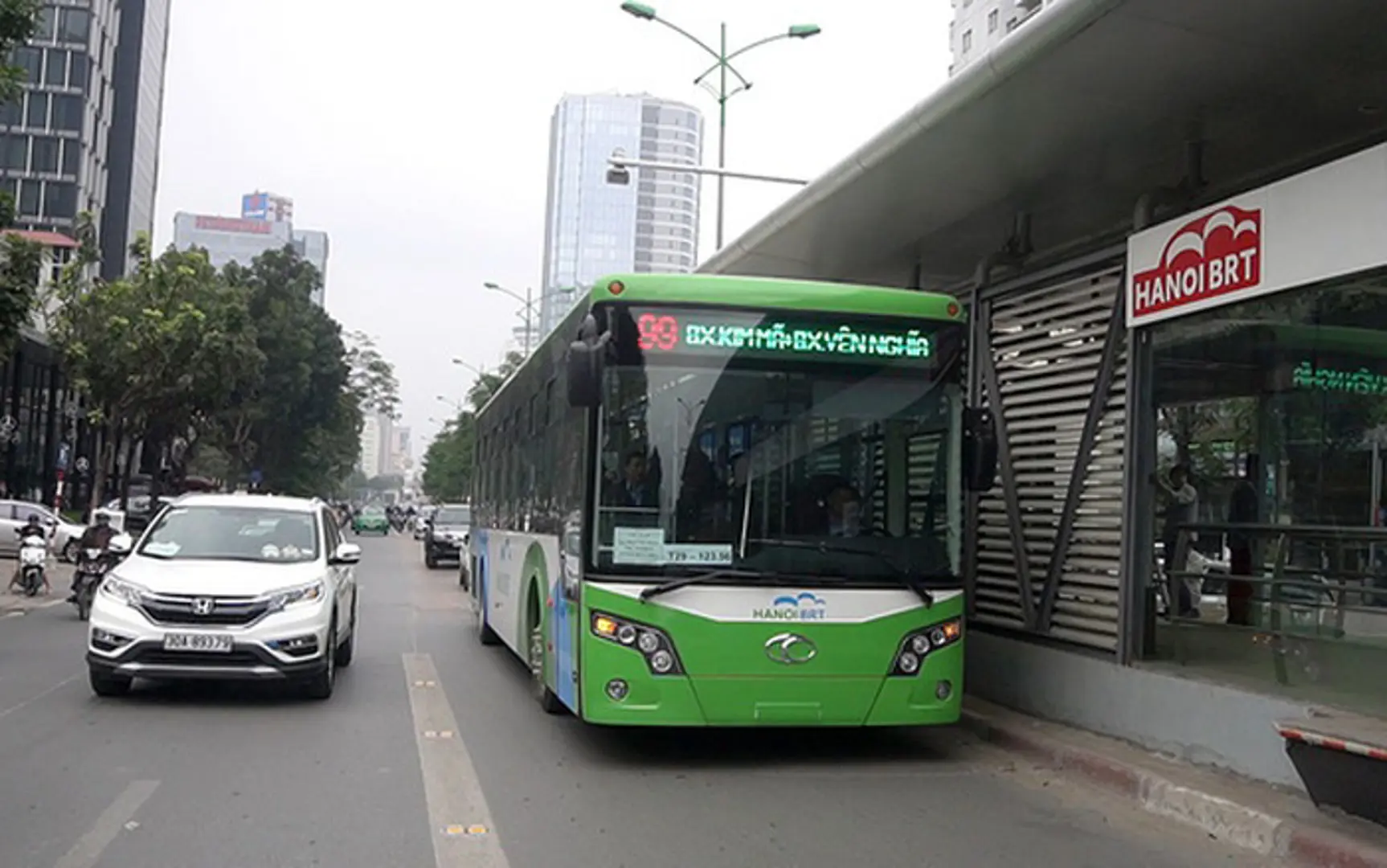 Hà Nội: Đề xuất cho thêm phương tiện đi chung làn với xe buýt BRT 01