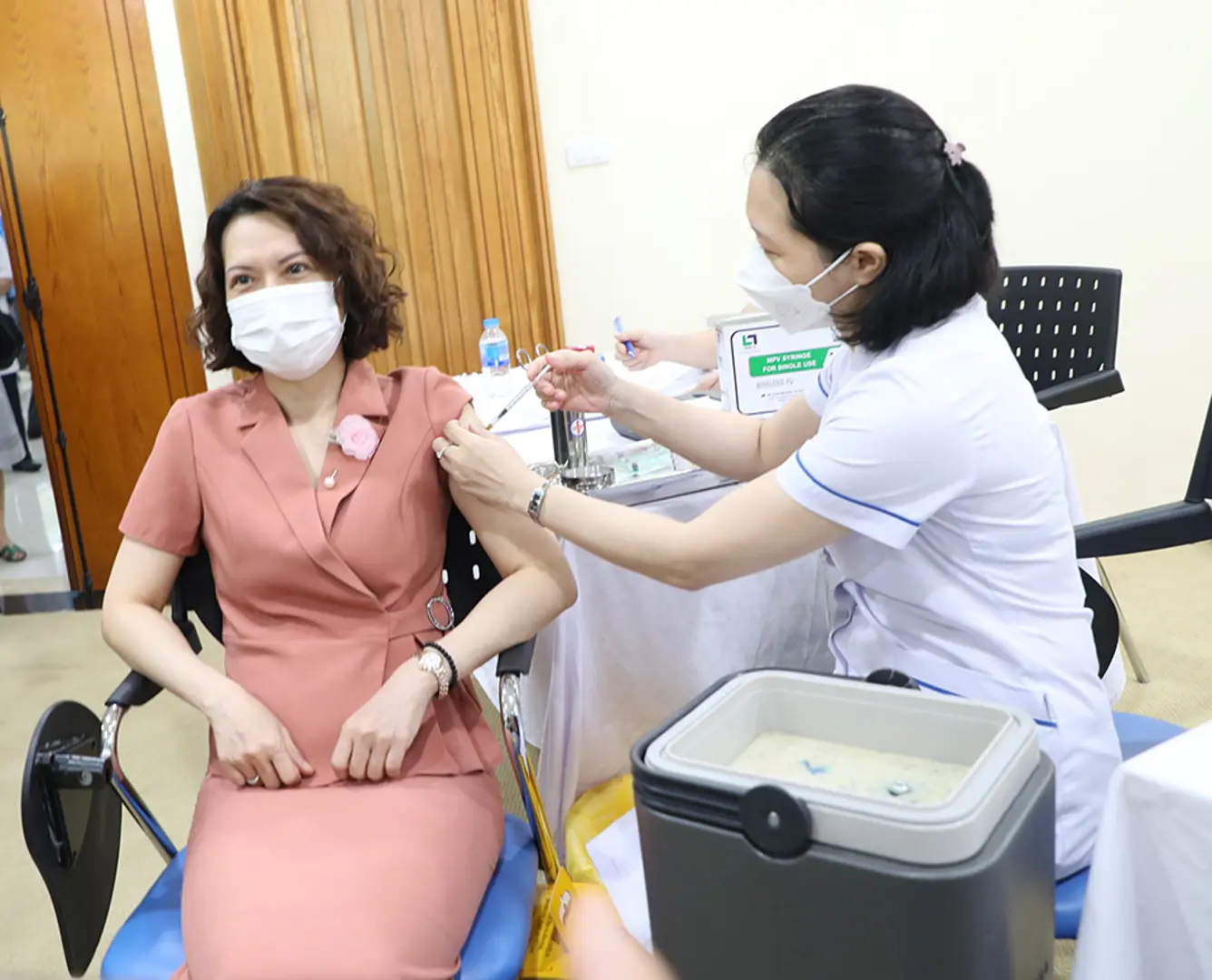 Phát động tiêm nhắc lại vaccine mũi 3, 4 cho công nhân viên chức lao động