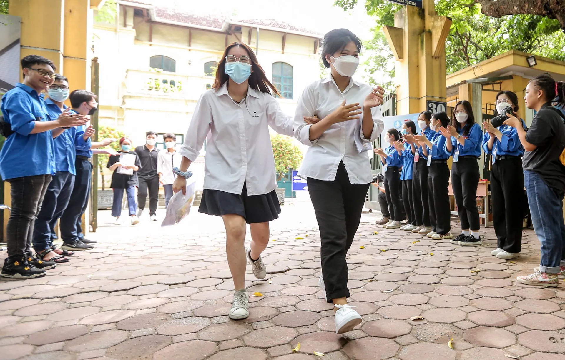 Thí sinh rạng rỡ sau buổi thi