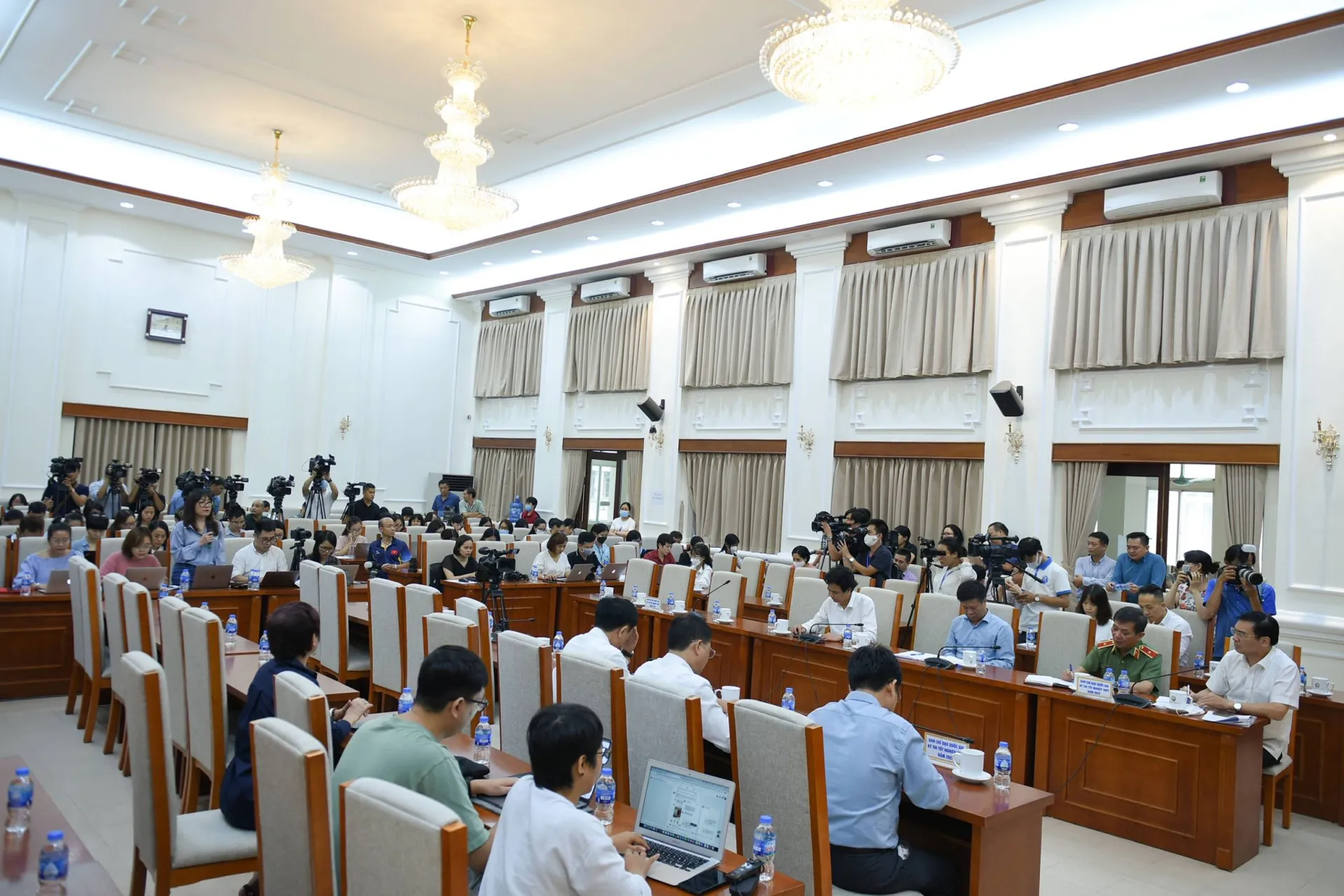 Toàn cảnh buổi họp báo