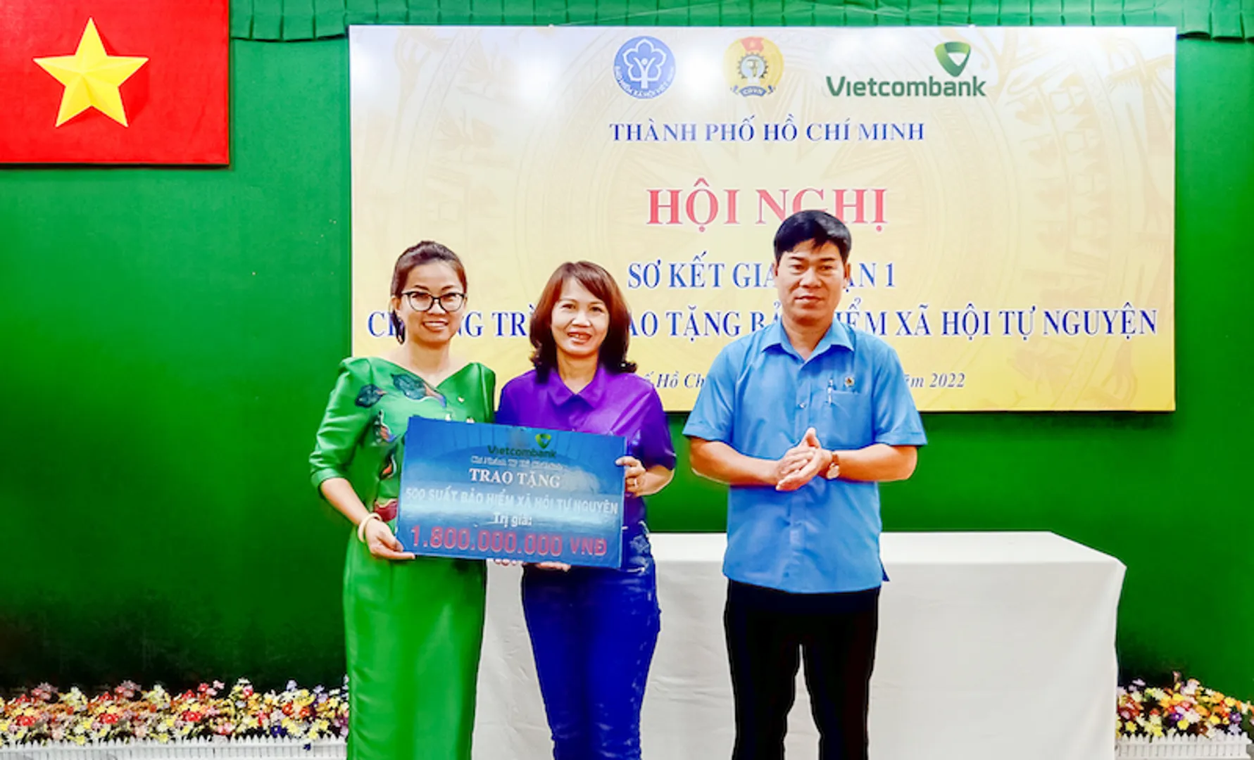 Vietcombank tiếp tục ủng hộ 2,2 tỷ đồng cho đoàn viên khó khăn