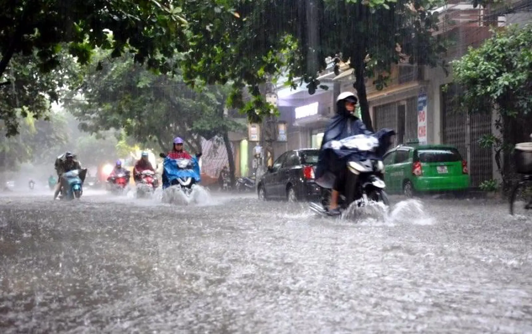 Dự báo thời tiết ngày 15/7: Hà Nội có lúc mưa rào, cục bộ mưa to